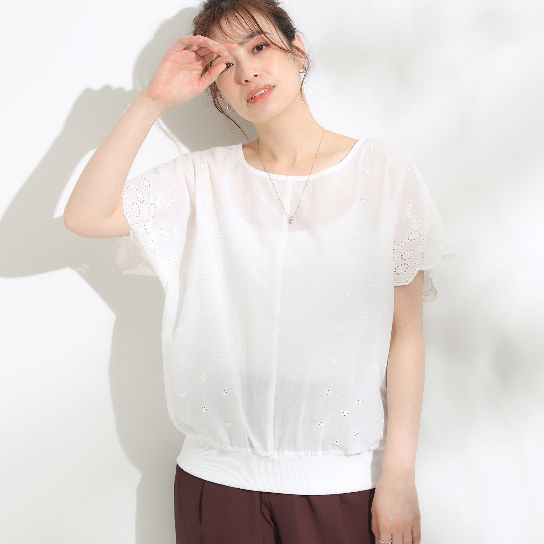 SHOO･LA･RUE「スカラップ刺繍レースが目を惹く ドルマントップス」|Tシャツ・カットソー|オフホワイト(003