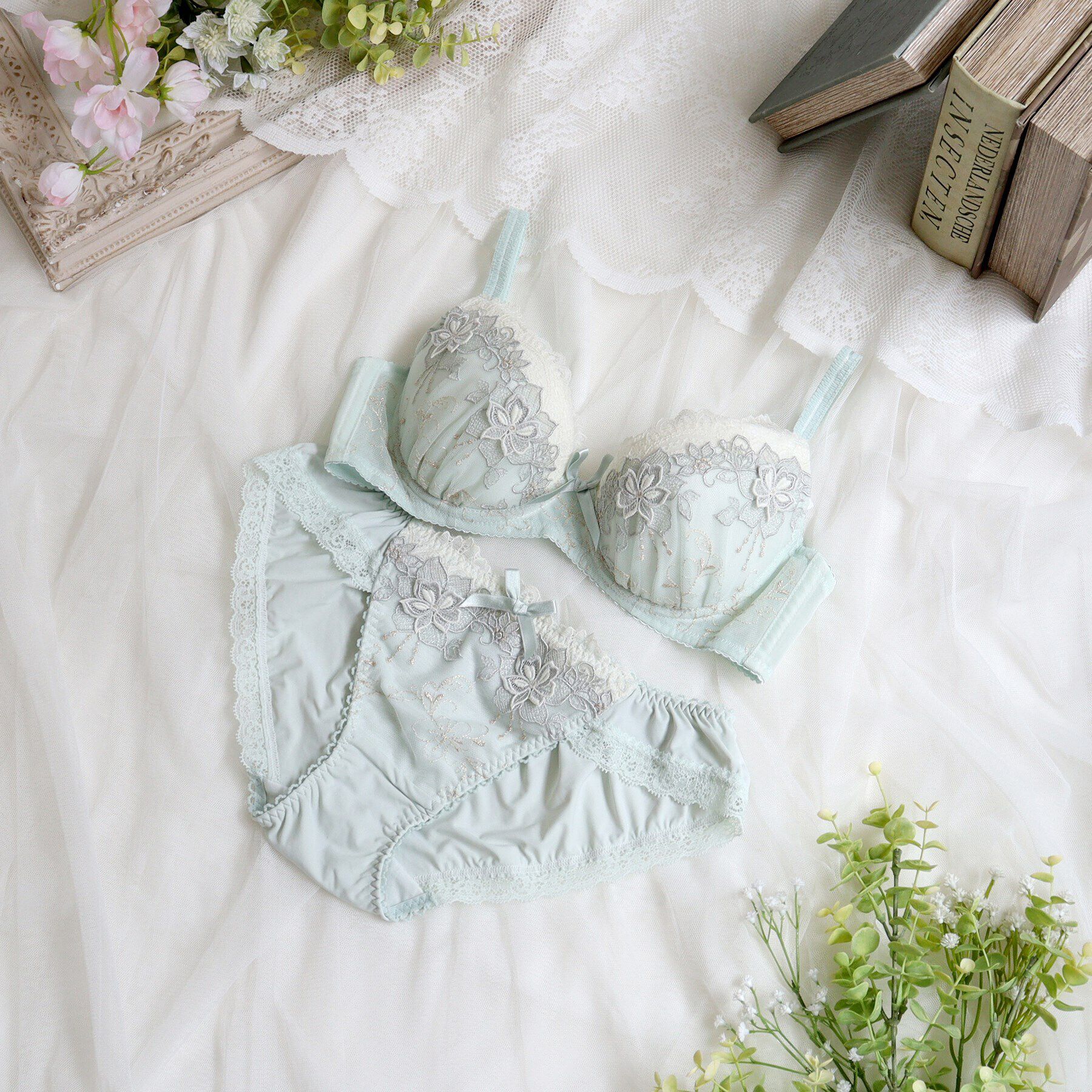 Risa Magli「マデリン ブラジャー（E-F）＜サイドシェイプ＞」|インナー|