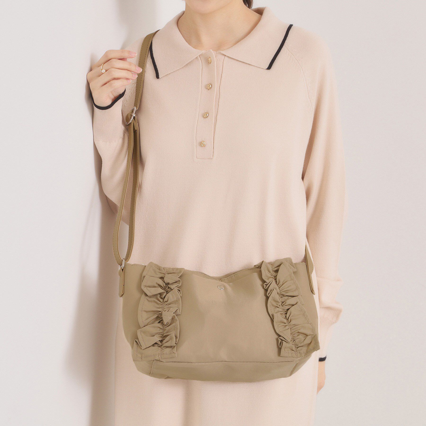 ITS&rsquo;DEMO「フリルミニショルダー」|ショルダー・メッセンジャー|グレージュ(050)