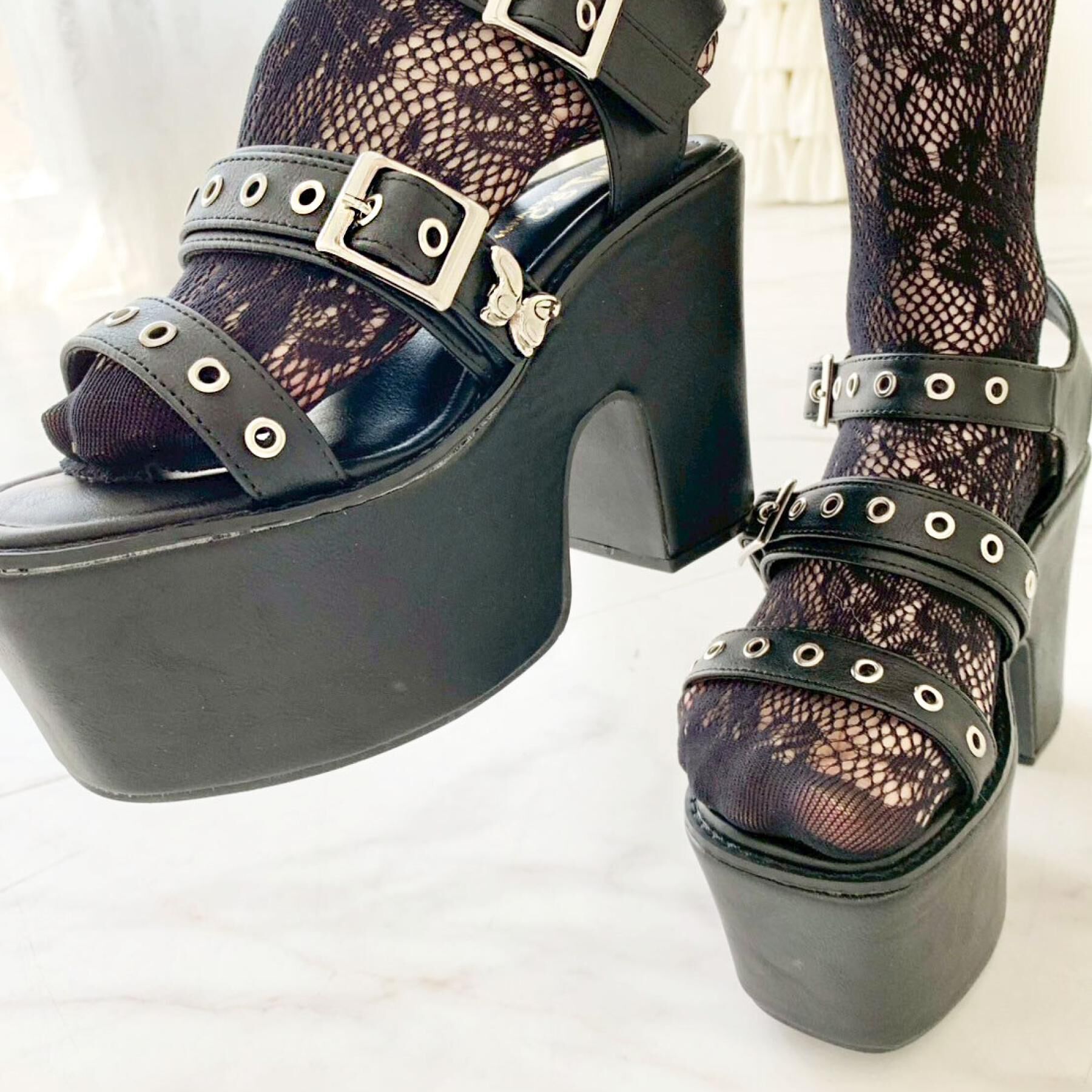 csT&P「厚底バタフライ付ベルトサンダル」|サンダル|