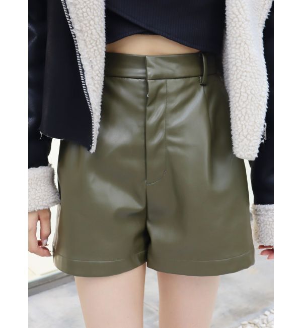 EVRIS「フェイクレザーハイウエストショートパンツ」|その他|カーキ