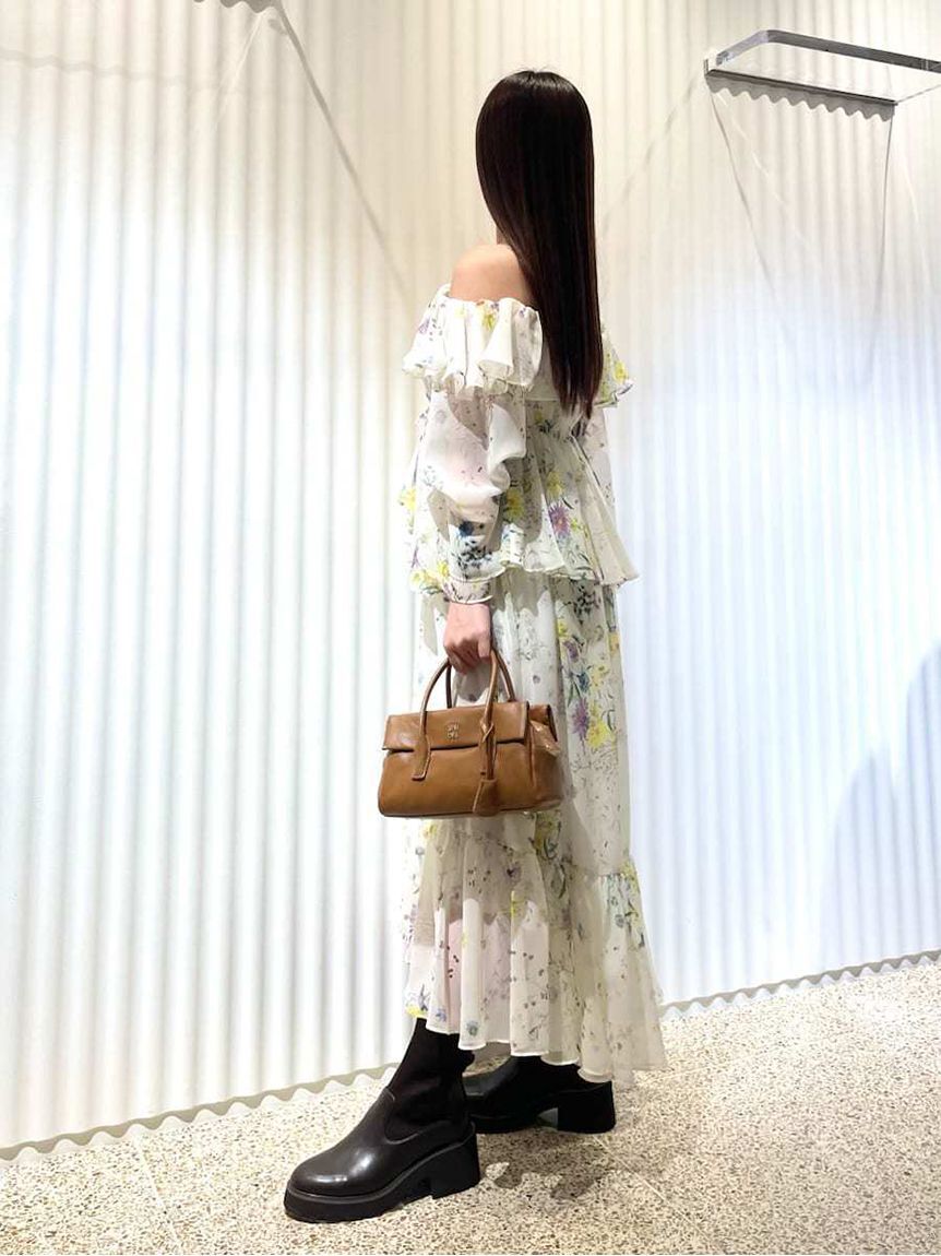 SNIDEL「オフショルフリルワンピース」|ワンピース|