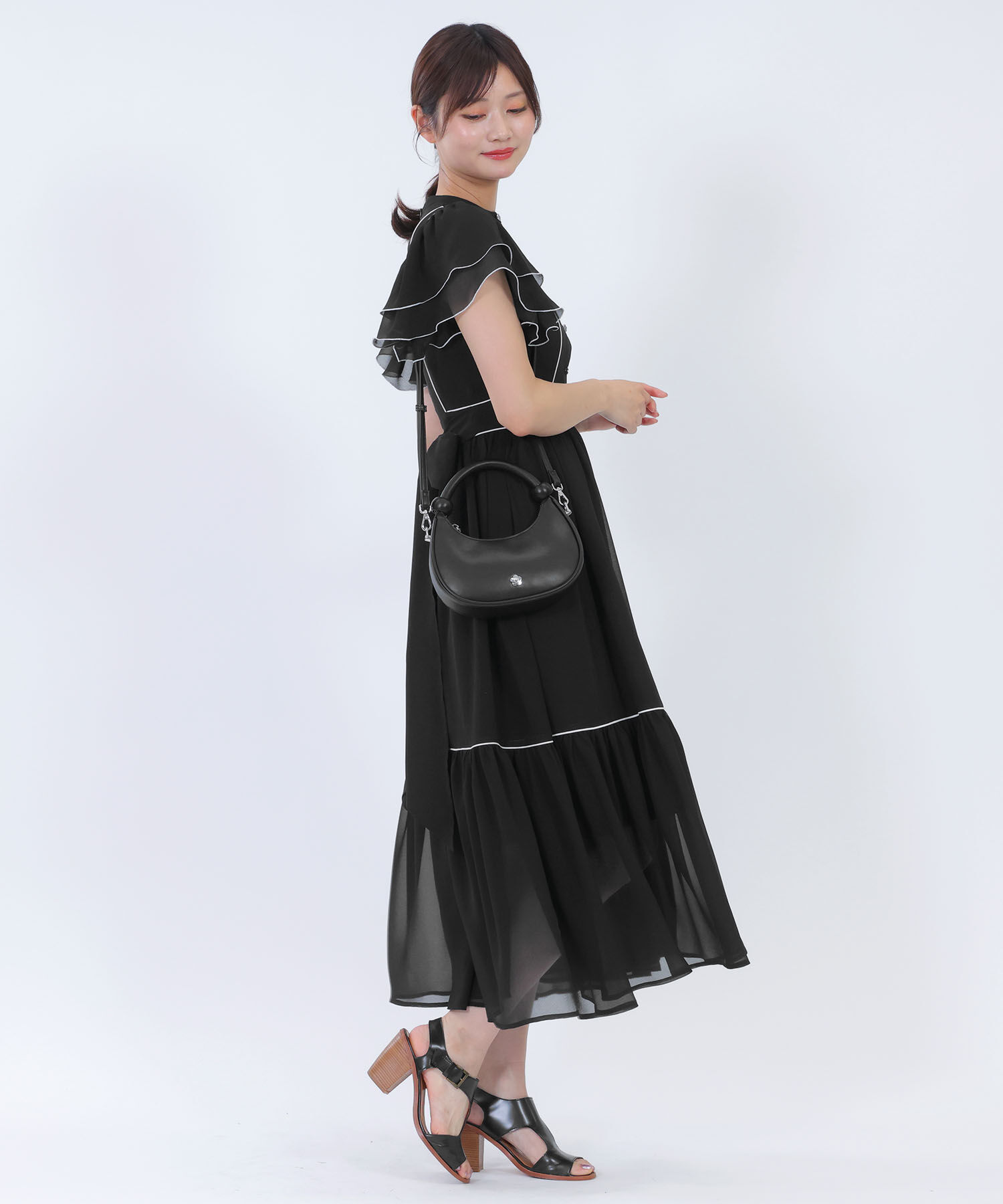 MARY QUANT「ハーフムーンメタルデイジー 2WAYショルダー」|ショルダー・メッセンジャー|