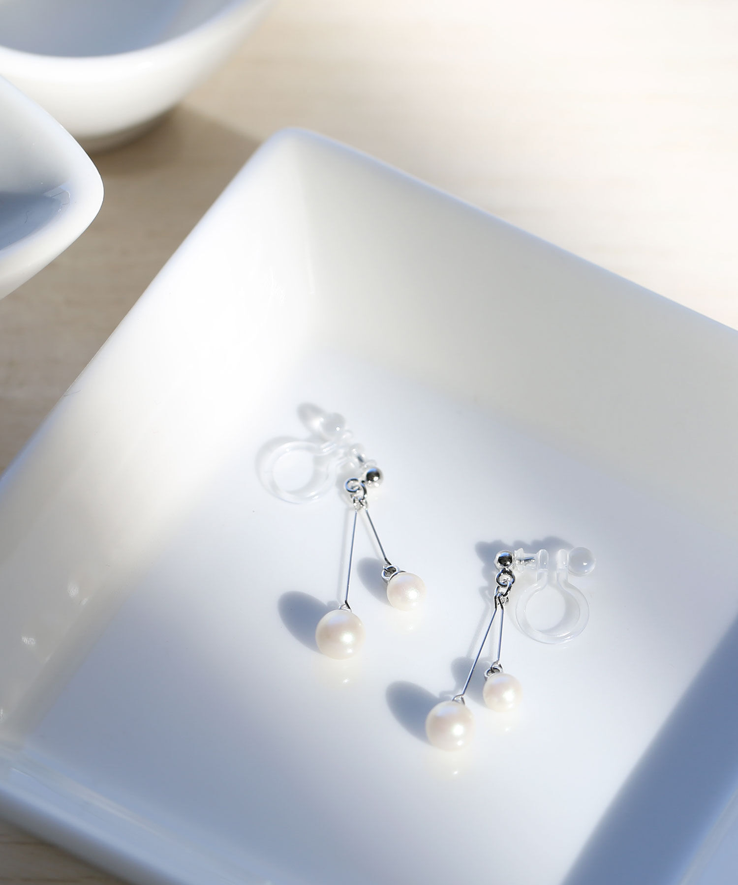 colleca la「ノンホール・小粒パールの樹脂イヤリング」|イヤリング|シルバー