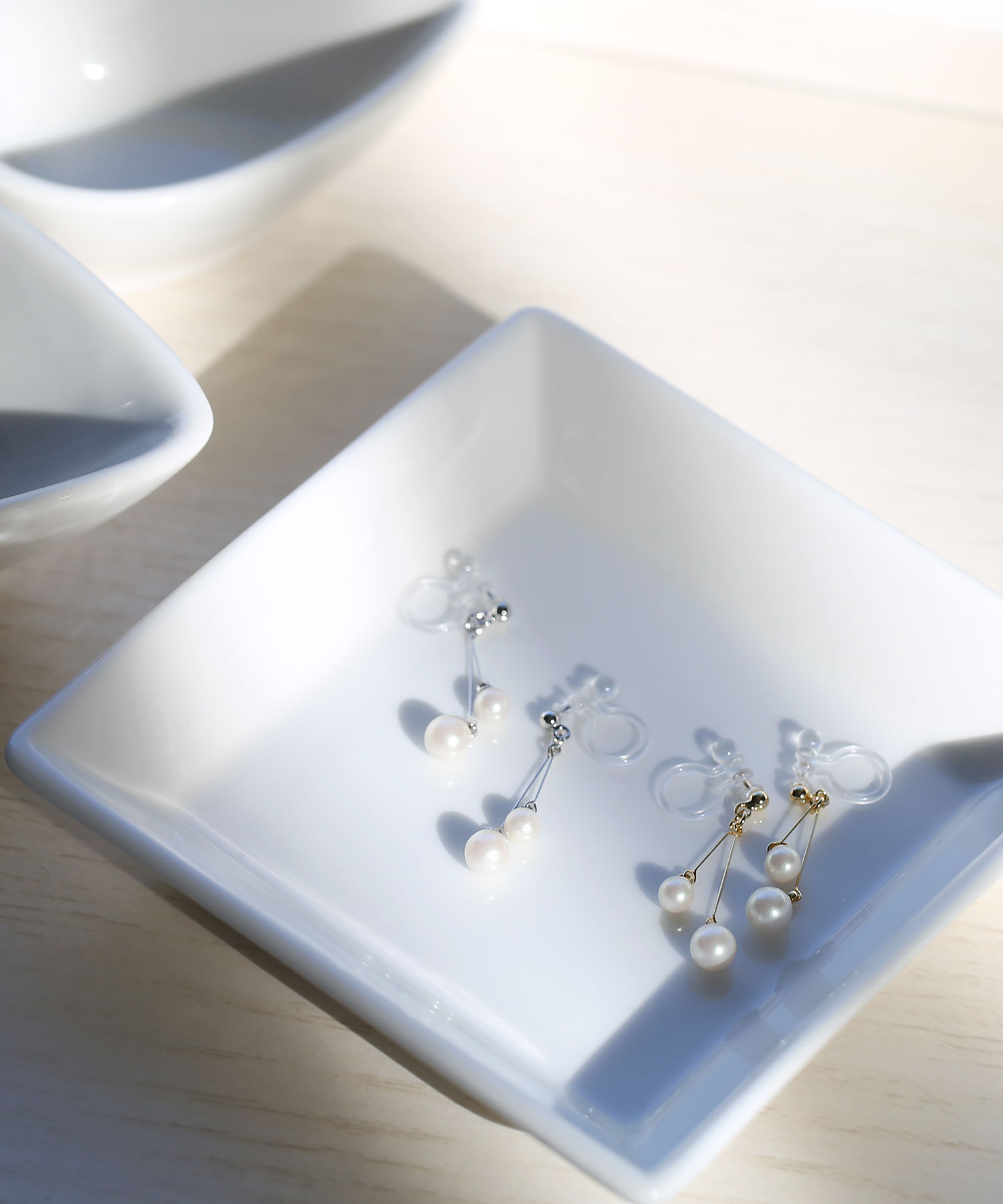 colleca la「ノンホール・小粒パールの樹脂イヤリング」|イヤリング|
