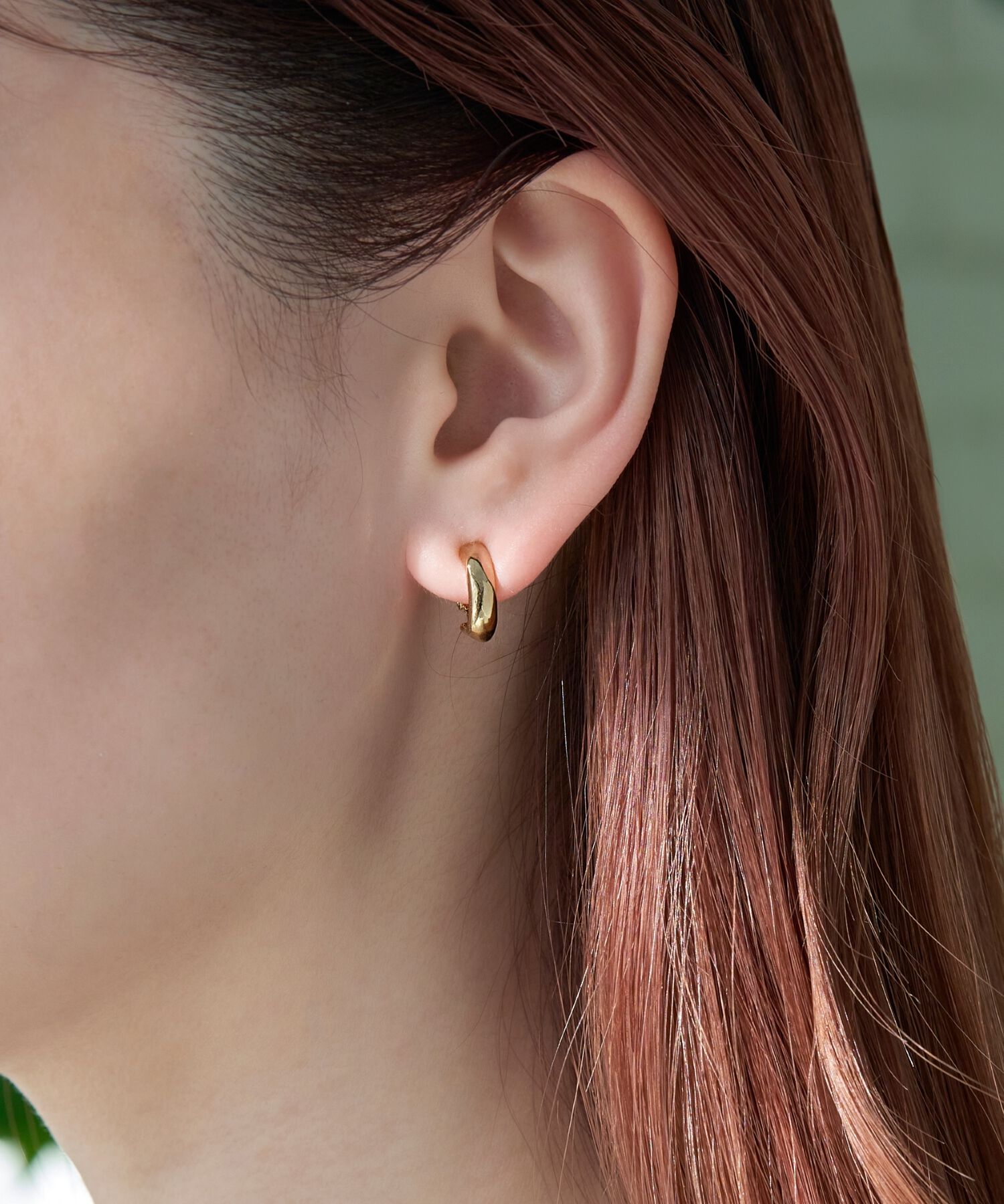 Phoebe「ニュアンスメタルフープイヤリング」|イヤリング|ゴールド