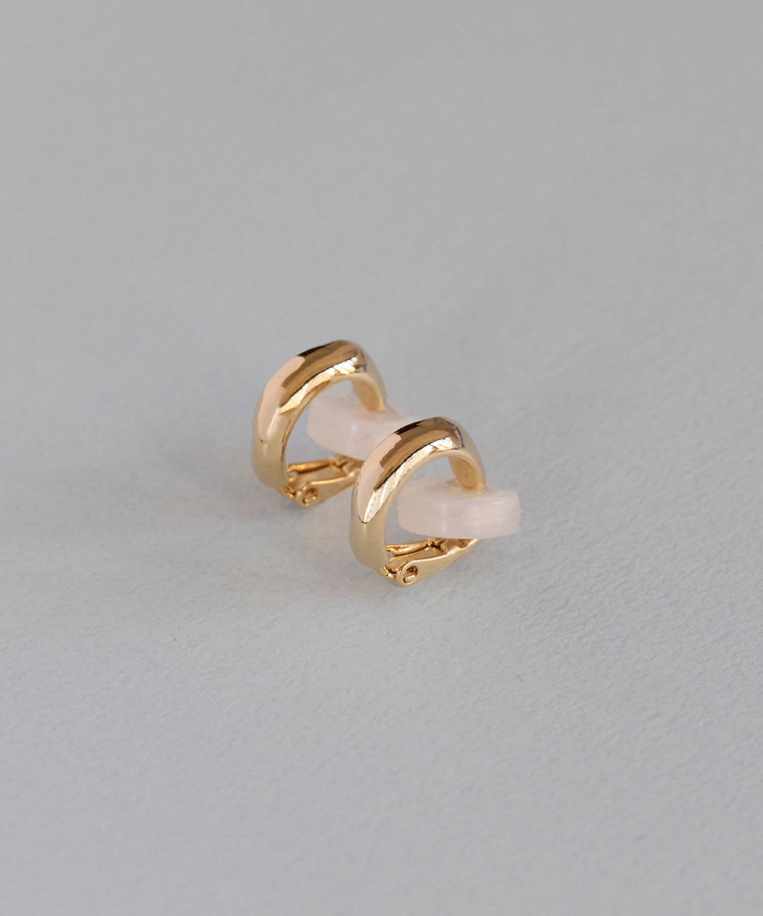 Phoebe「ニュアンスメタルフープイヤリング」|イヤリング|