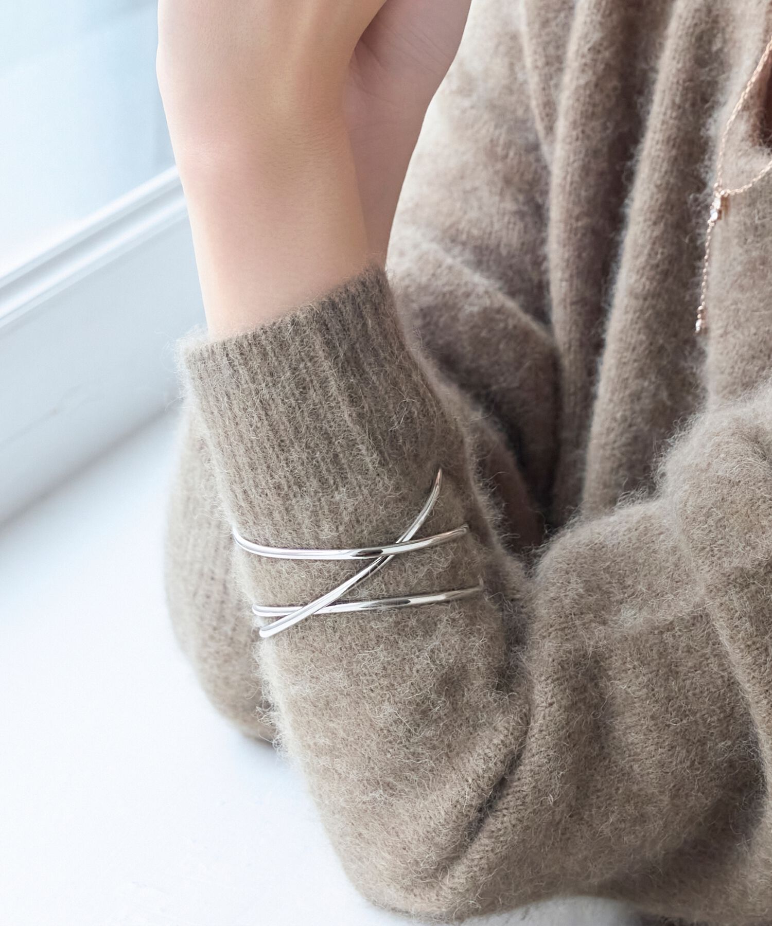 Phoebe「ニュアンスラインワイドカフバングル シルバー」|ブレスレット・バングル|