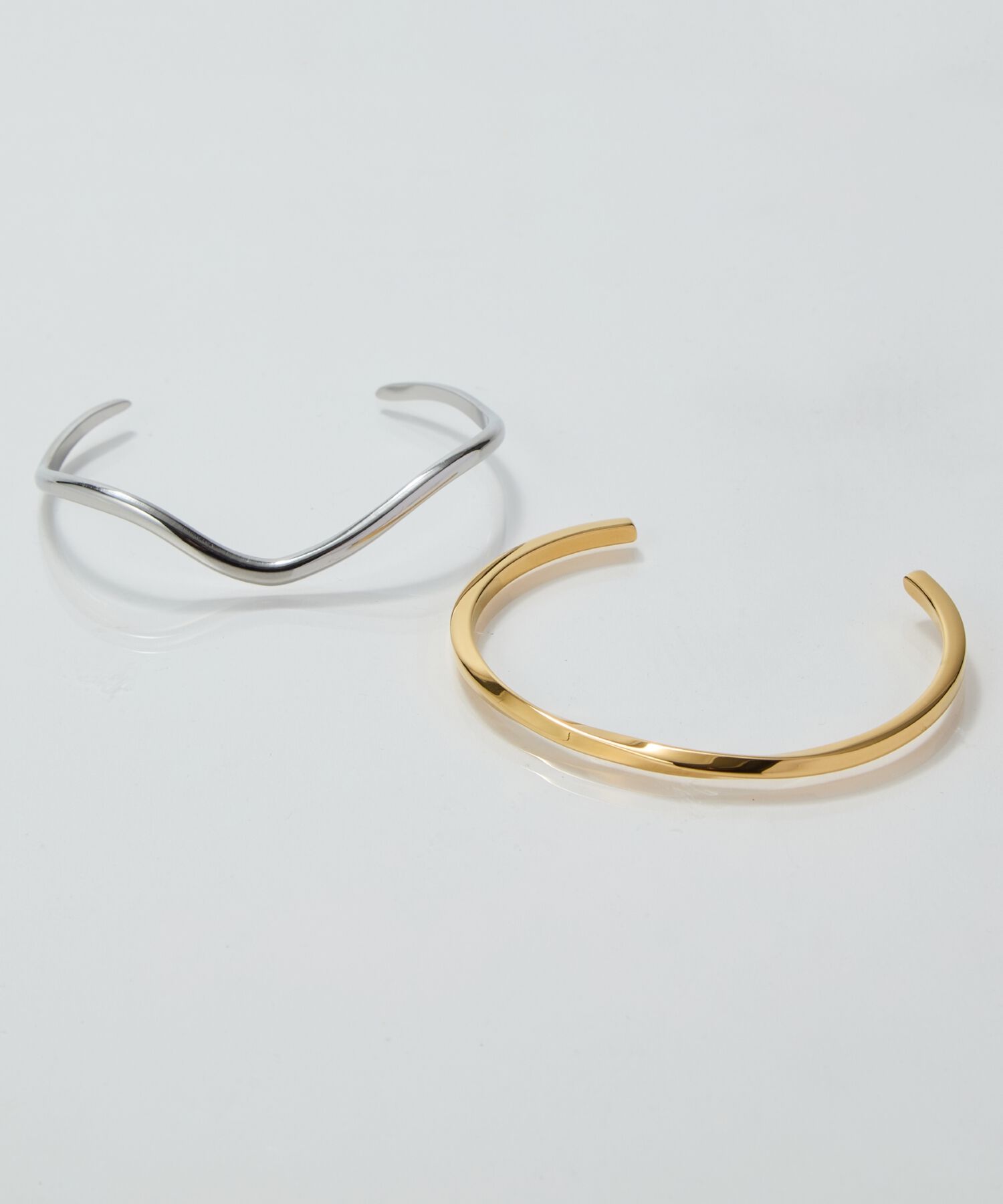 Phoebe「【金属アレルギー対応】ライトツイストメタルバングル/サージカルステンレス」|ブレスレット・バングル|