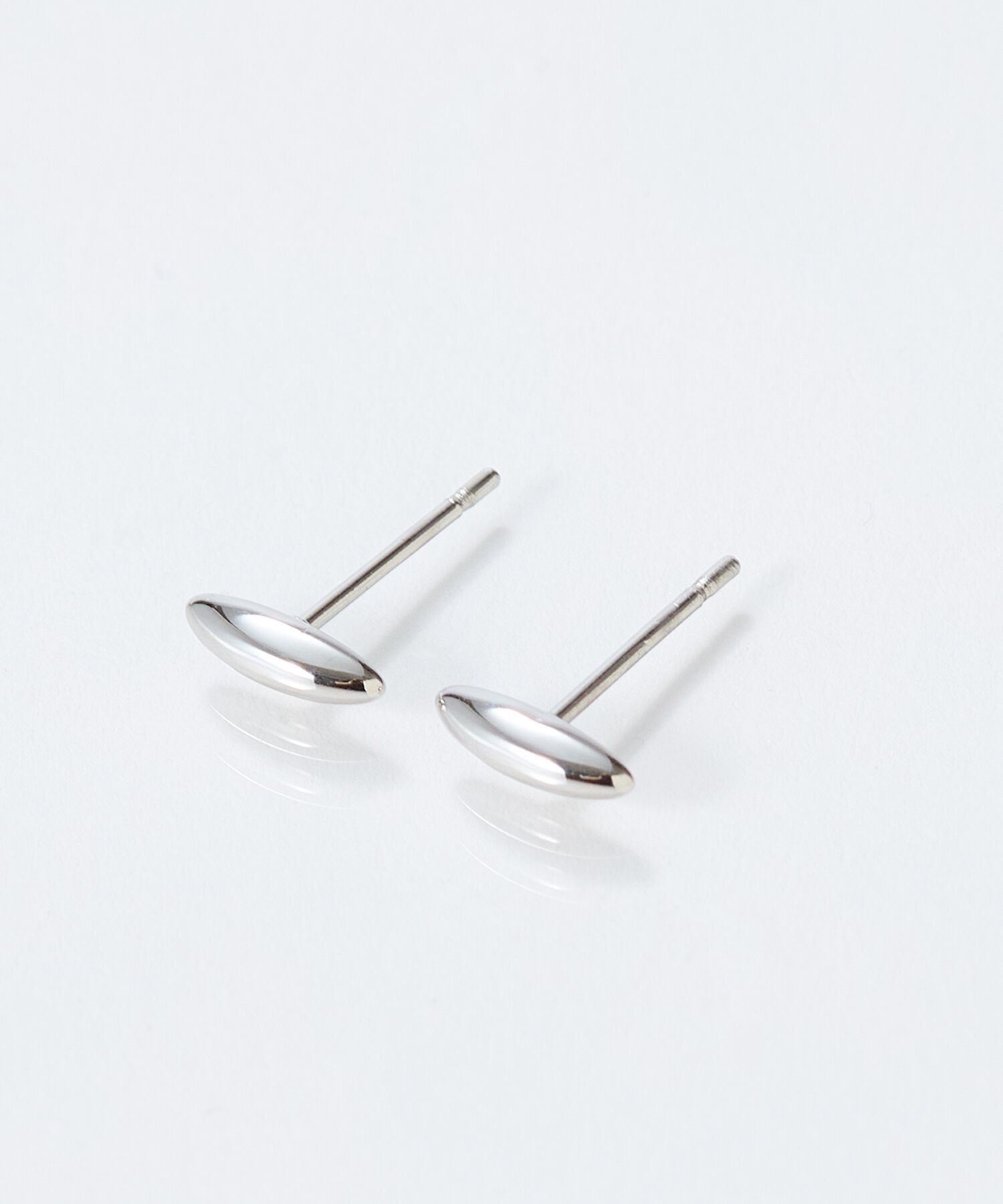 Phoebe「【金属アレルギー対応】メタルオーバルグレースピアス　シルバー/サージカルステンレス」|ピアス|