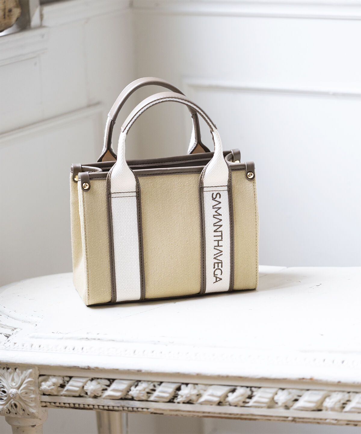 Samantha Vega「ロゴテープキャンバスショルダーバッグ（ミニ）」|ショルダー・メッセンジャー|グレージュ