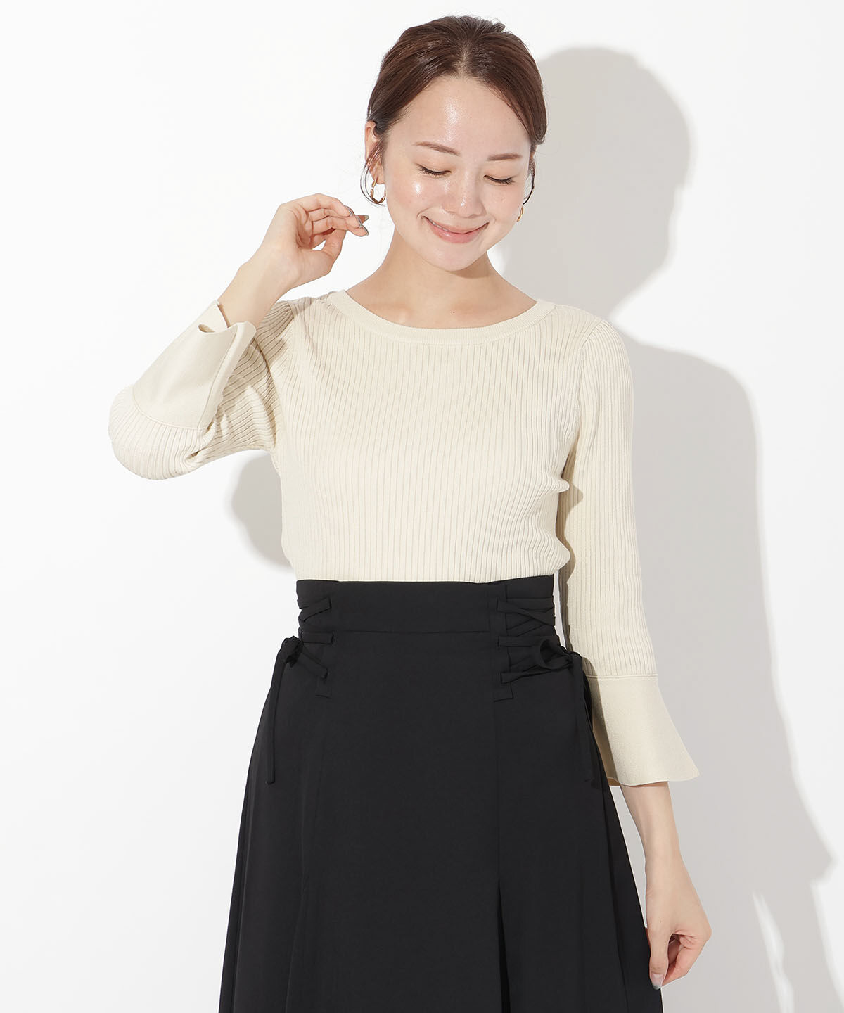 アンドクチュール「袖フレアクルーネックリブプルオーバー」|ニット・セーター|ベージュ