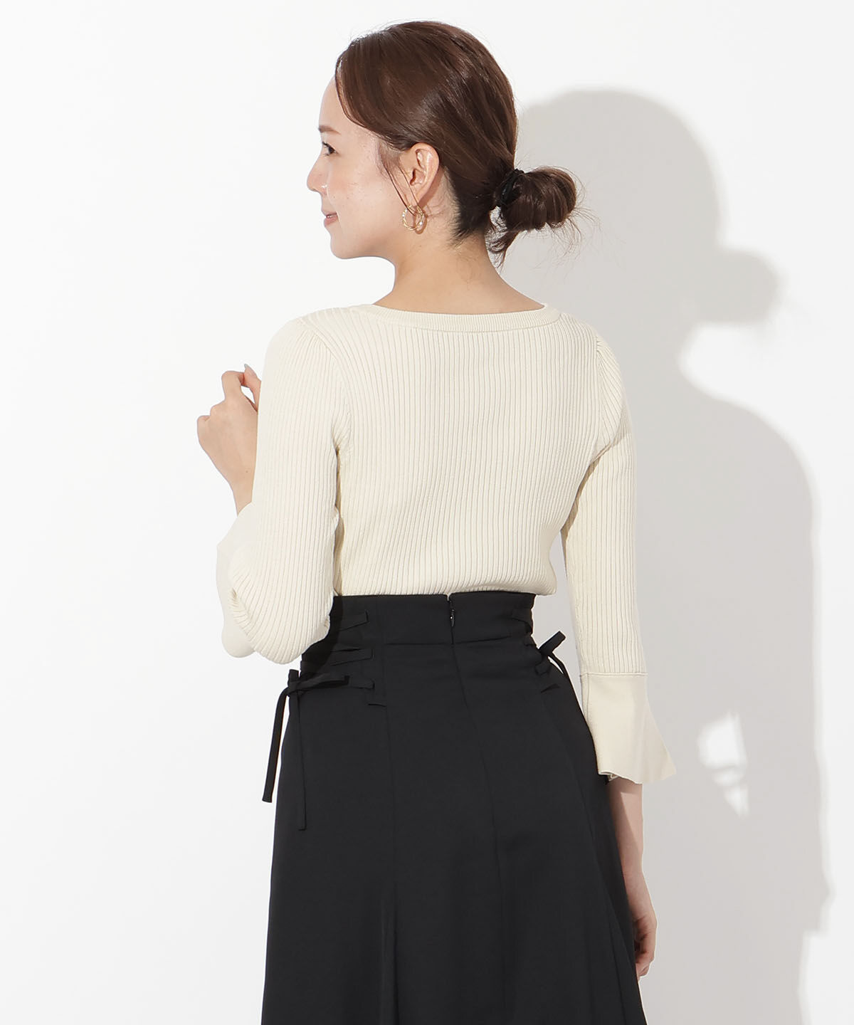 アンドクチュール「袖フレアクルーネックリブプルオーバー」|ニット・セーター|