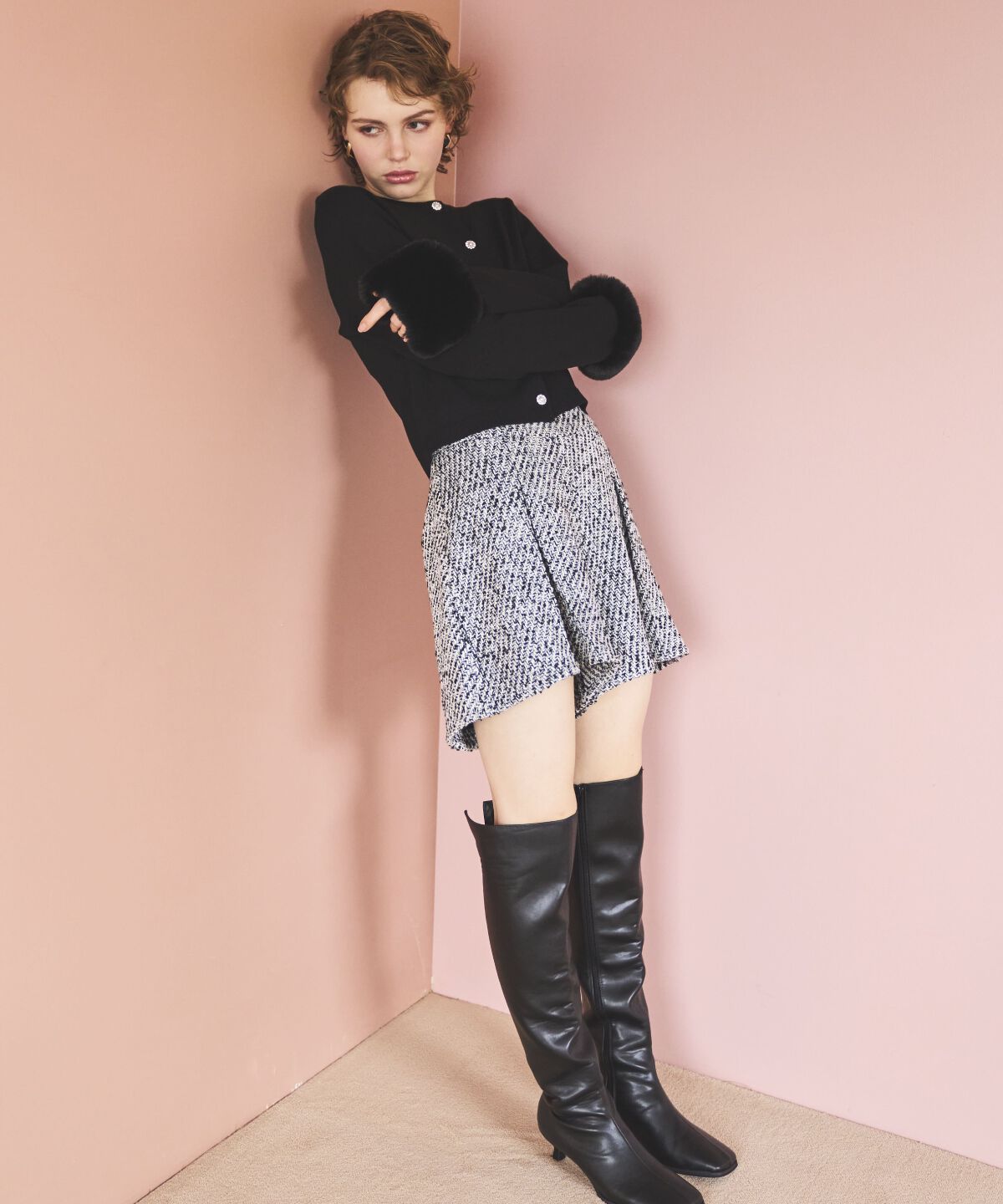 アンドクチュール「袖ファー付きビジューカーディガン」|カーディガン|