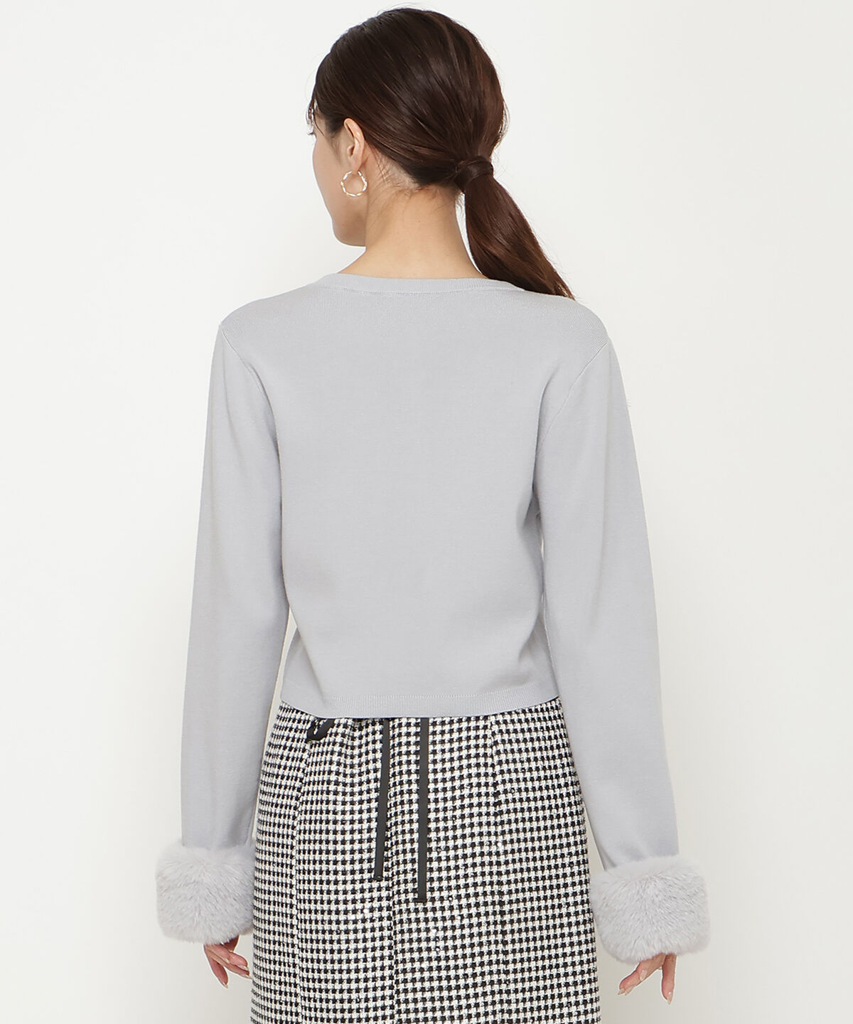 アンドクチュール「袖ファー付きビジューカーディガン」|カーディガン|