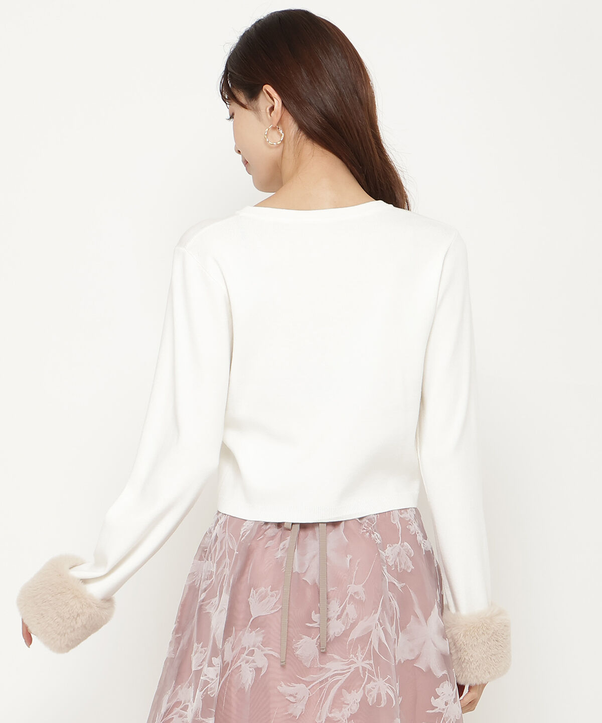 アンドクチュール「袖ファー付きビジューカーディガン」|カーディガン|