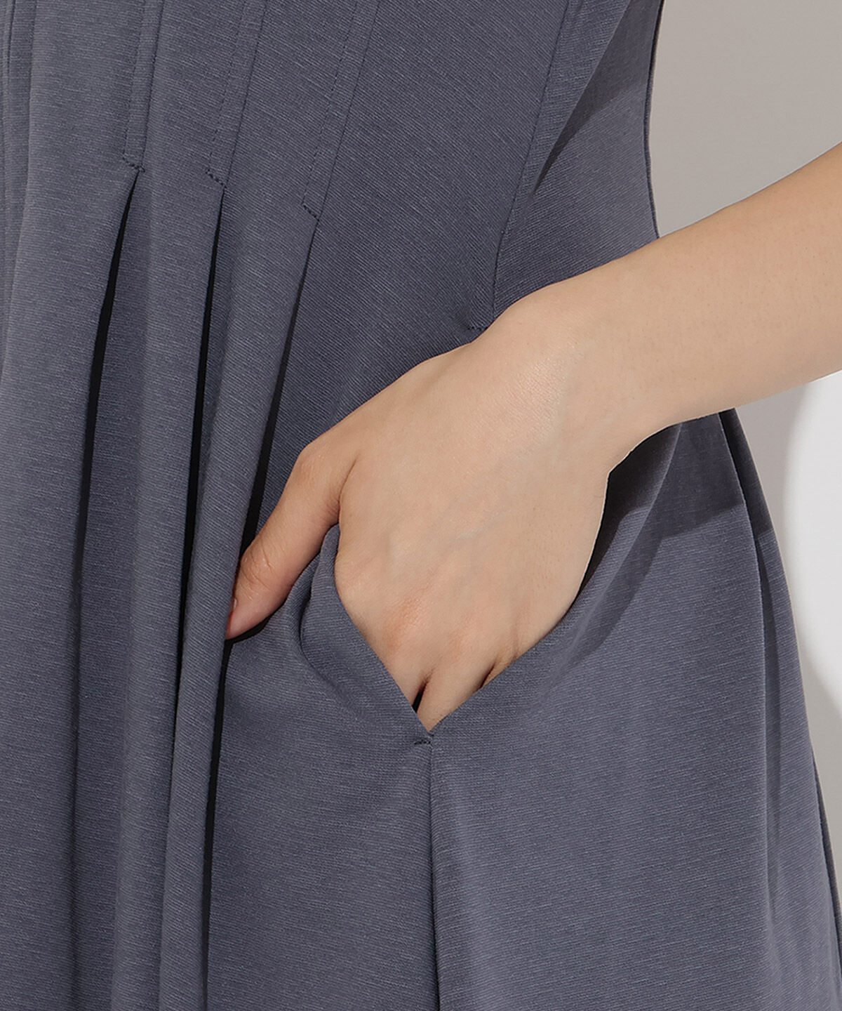 アンドクチュール「ウエストタックセンターZIPワンピース」|ワンピース|