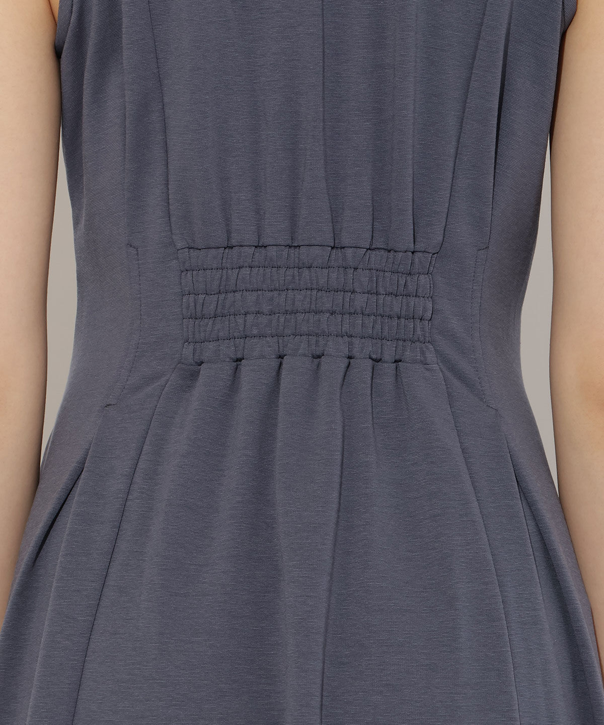 アンドクチュール「ウエストタックセンターZIPワンピース」|ワンピース|