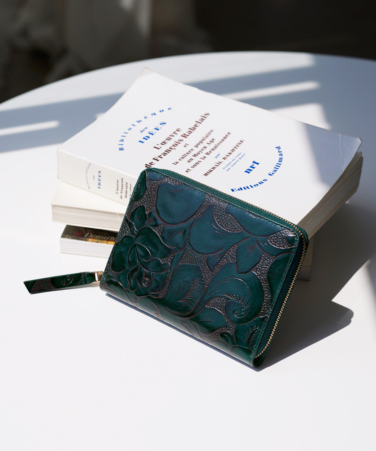 TOPKAPI BREATH「【TREASURE TOPKAPI】ローズエンボス ツヤ レザー ラウンドファスナー 二つ折り財布/パスポート対応」|財布|