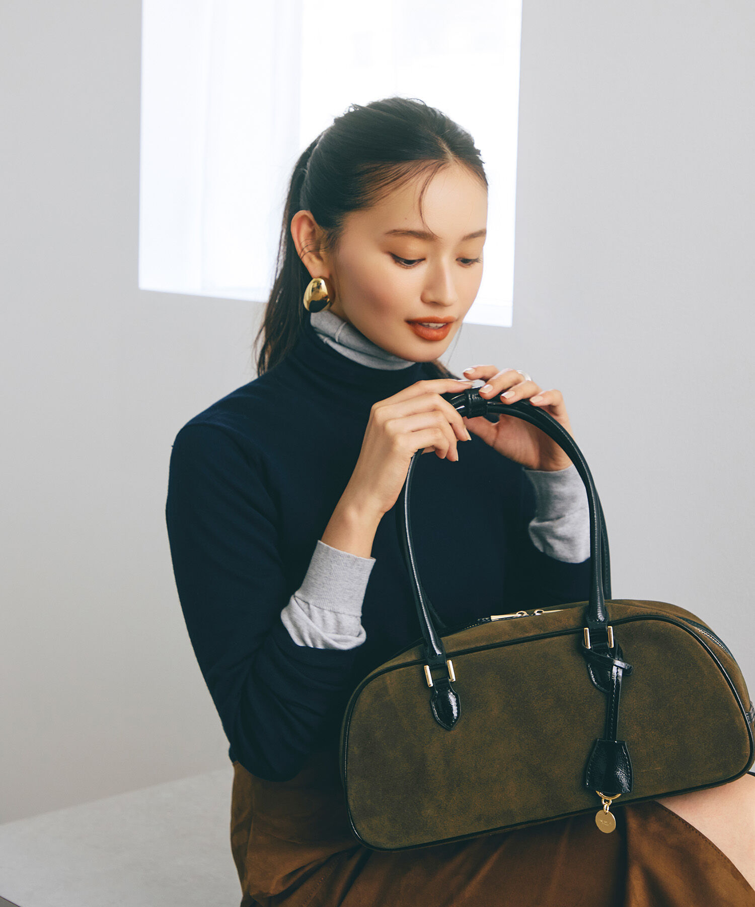 TOPKAPI TREASURE「【TREASURE TOPKAPI】スエード エナメルコンビ ワイド ボストンバッグ チャーム付き」|ボストンバッグ|