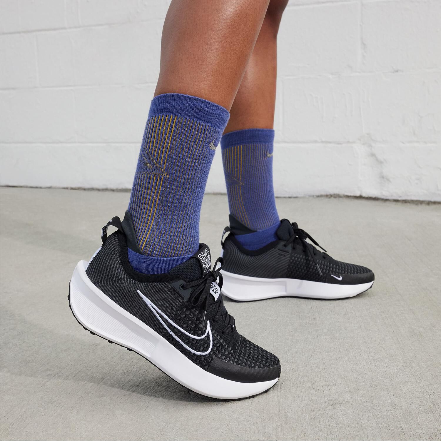NIKE「【NIKE】W INTERACT RUN」|スニーカー|