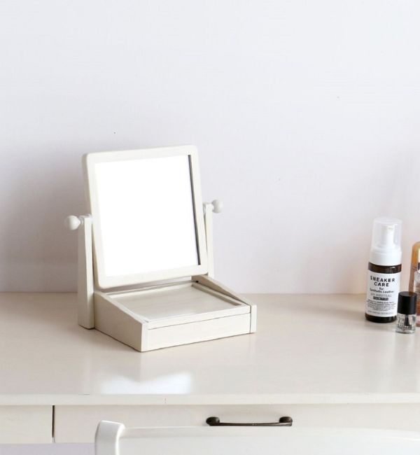 B-COMPANY「毎日の身支度を省スペースで　コスメミラー」|ミラー|