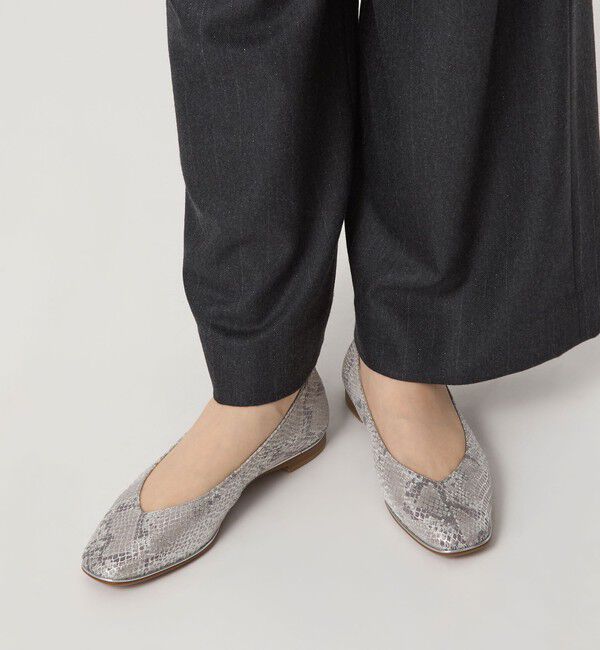 ODETTE E ODILE「ソフトVカット フラット15&darr;&uarr;」|パンプス|