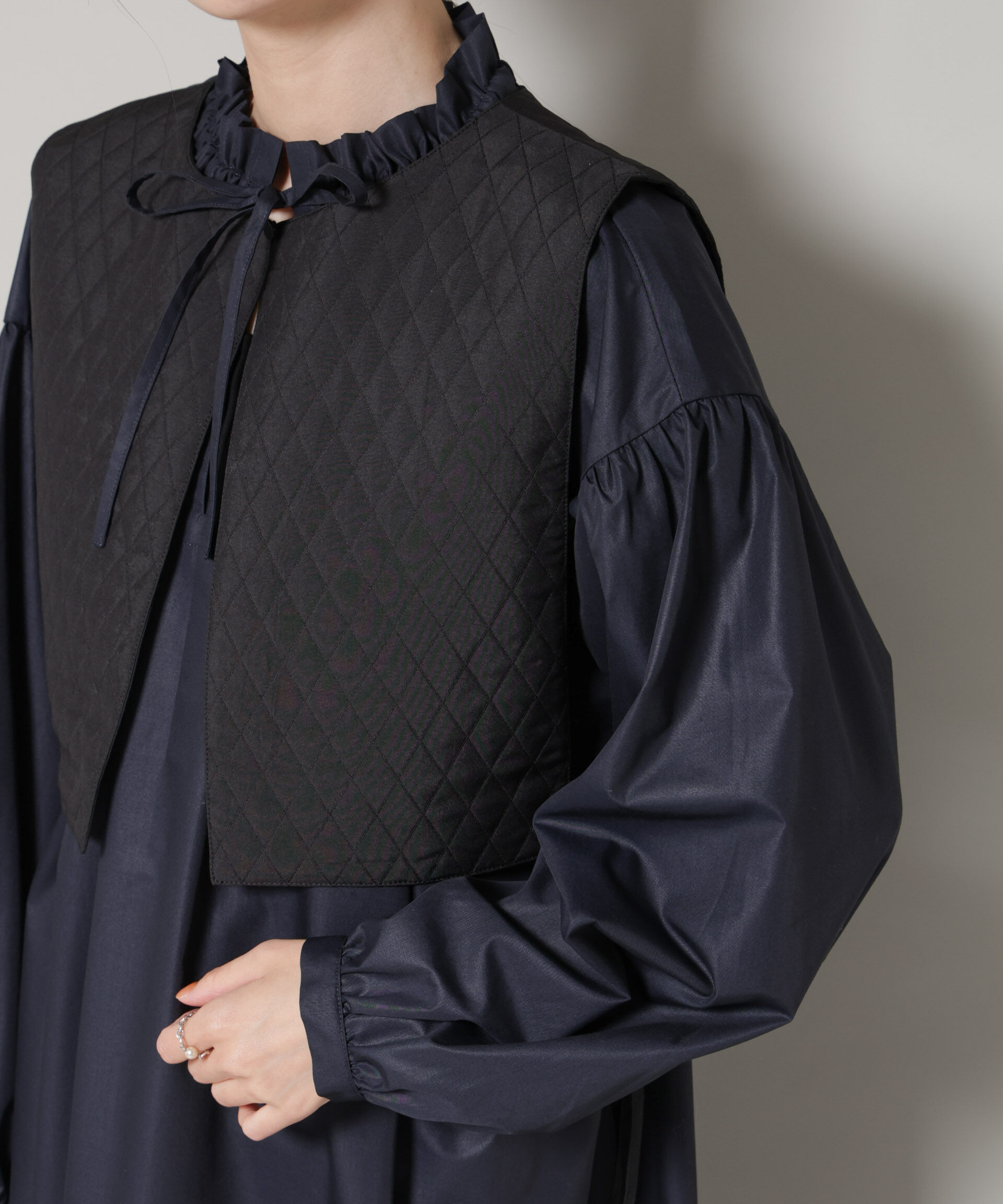 nano･universe「キルティングベスト&times;ギャザーワンピース アンサンブルセット」|ワンピース|