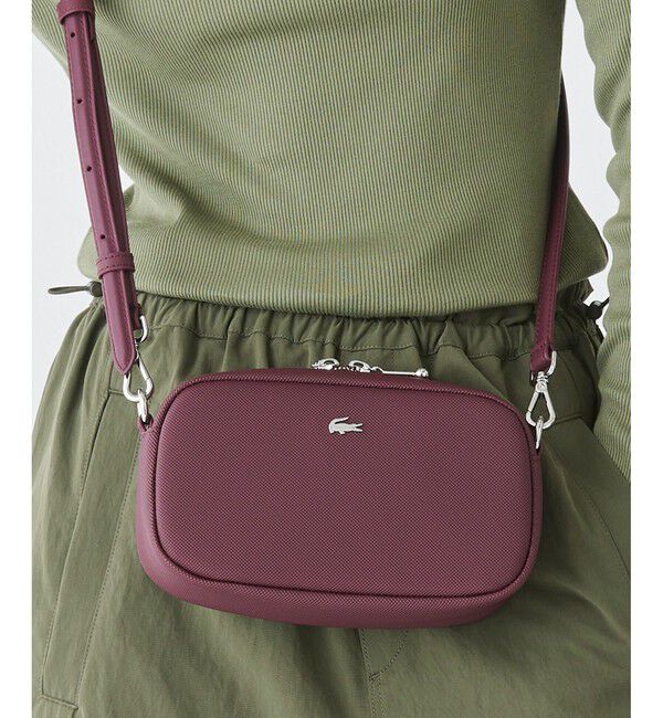 LACOSTE「デイリーシティ 鹿の子エンボス加工 ショルダーバッグ」|ショルダー・メッセンジャー|ワイン