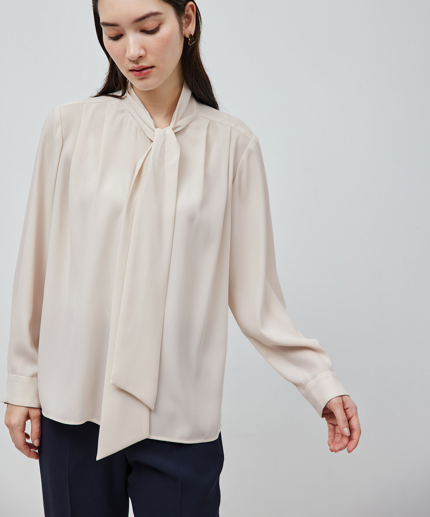 ROPE「ジョーゼットストレッチ ボウタイブラウス【セレモニー対応】【洗える】」|シャツ・ブラウス|ベージュ(27)