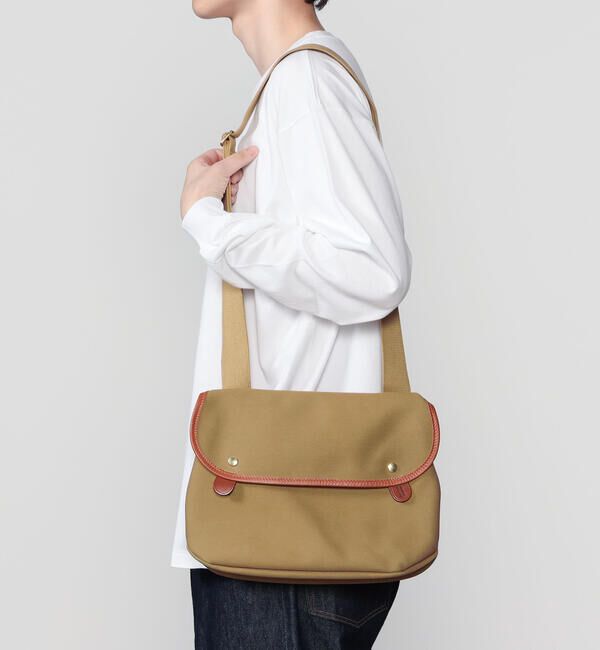 Brady「Brady | AVON」|ショルダー・メッセンジャー|KHAKI