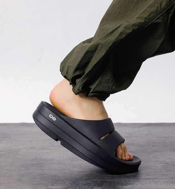 ABAHOUSE「【OOFOS/ウーフォス】OOmega OOahh/ウーメガウーアー」|サンダル|ブラック