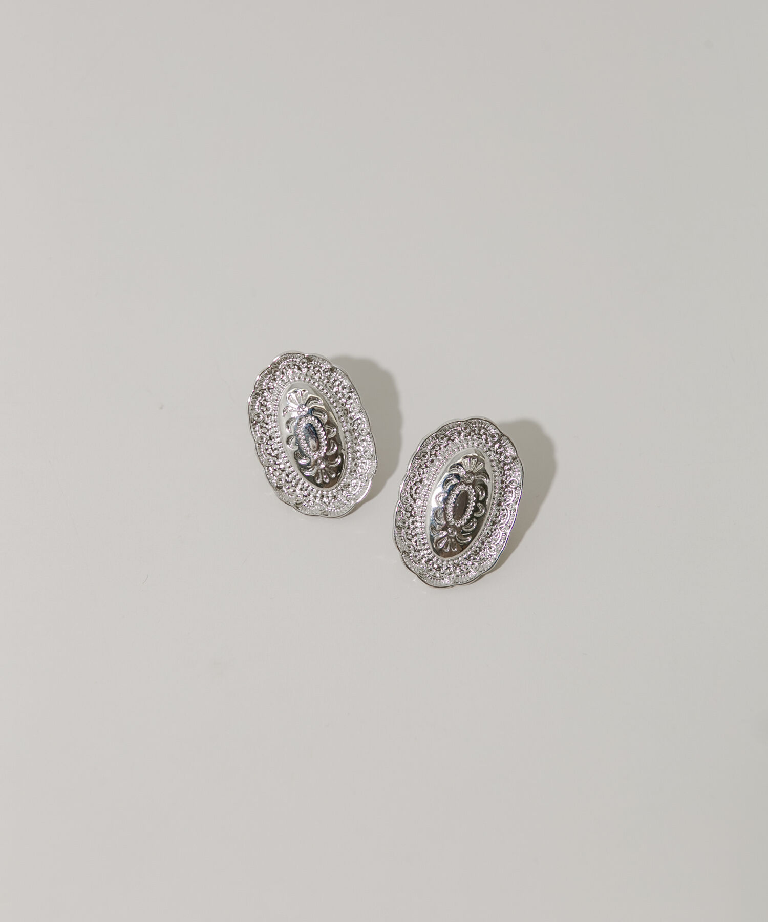 SMELLY「オーバルコンチョイヤリング」|イヤリング|