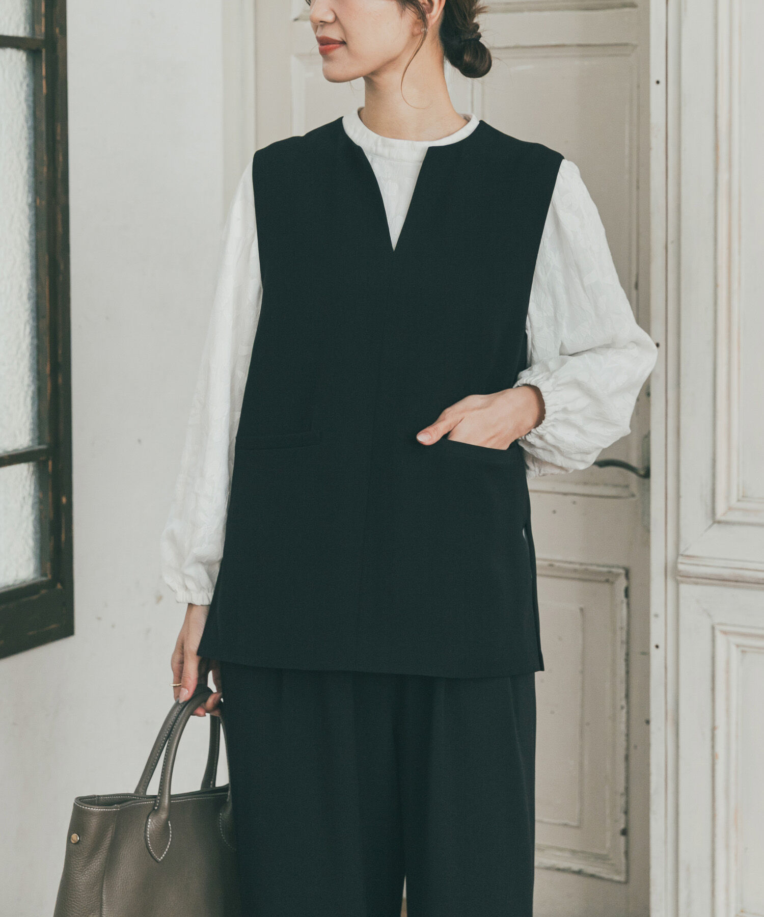 URBAN RESEARCH DOORS「スリットネックベスト」|ベスト・ジレ|