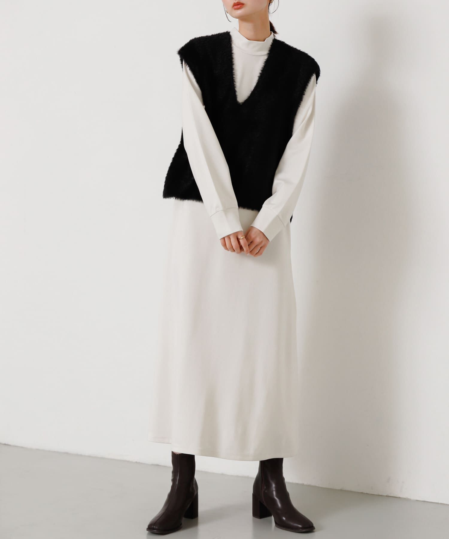 SENSE OF PLACE by URBAN RESEARCH「シャギーベストレイヤードワンピース」|ワンピース|ブラック系その他