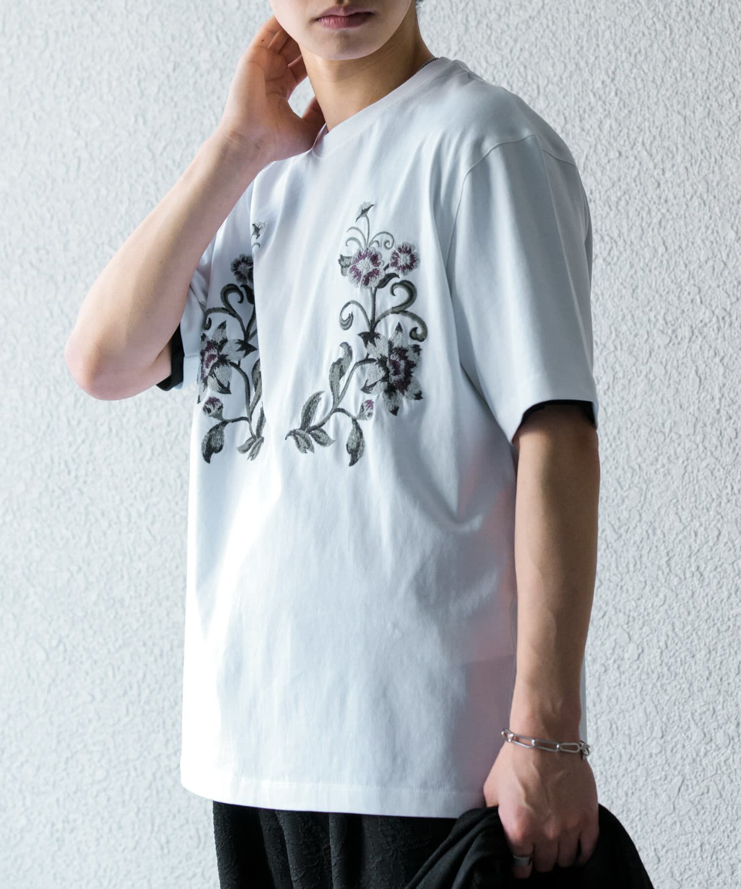SENSE OF PLACE by URBAN RESEARCH「ボタニカルシシュウクルーネックTシャツ(5分袖)」|Tシャツ・カットソー|
