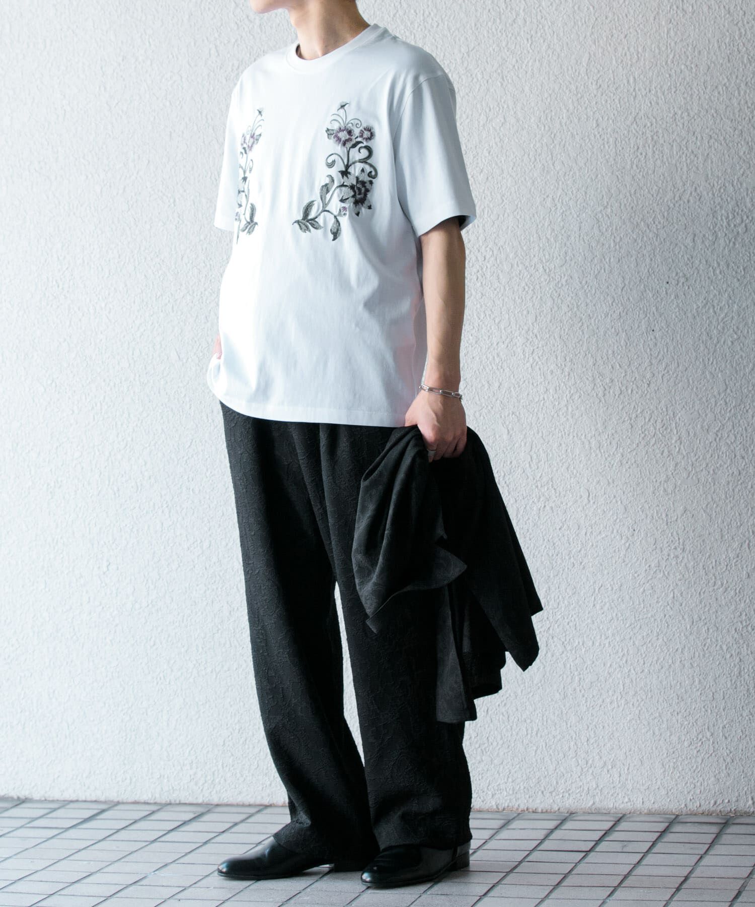 SENSE OF PLACE by URBAN RESEARCH「ボタニカルシシュウクルーネックTシャツ(5分袖)」|Tシャツ・カットソー|