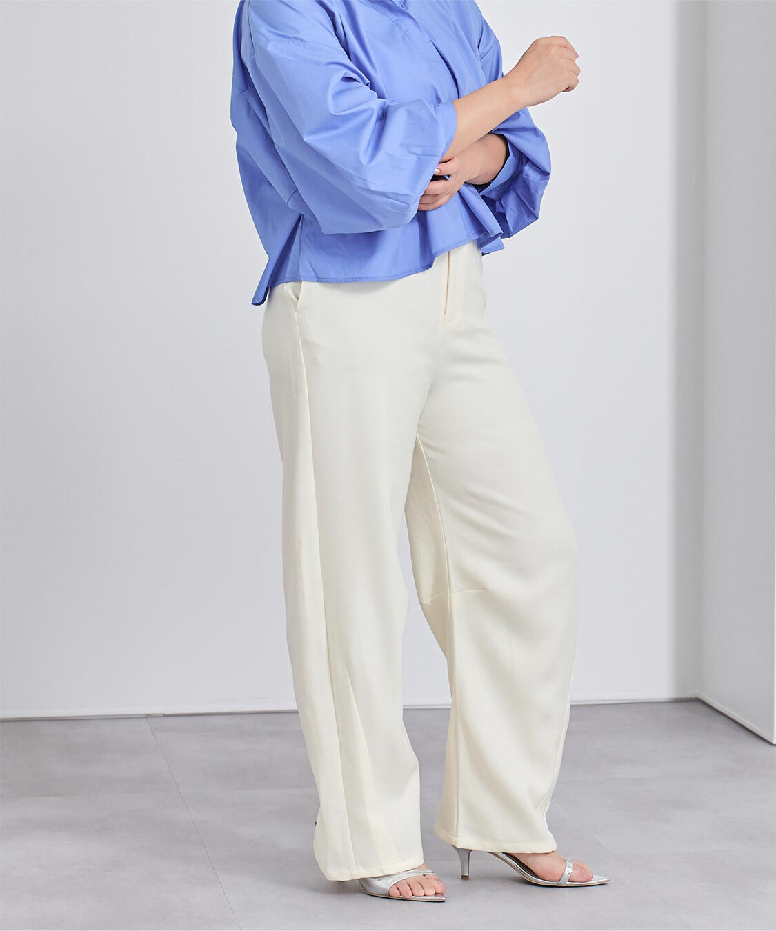 ur's「ベーシックカーブパンツ」|スラックス|