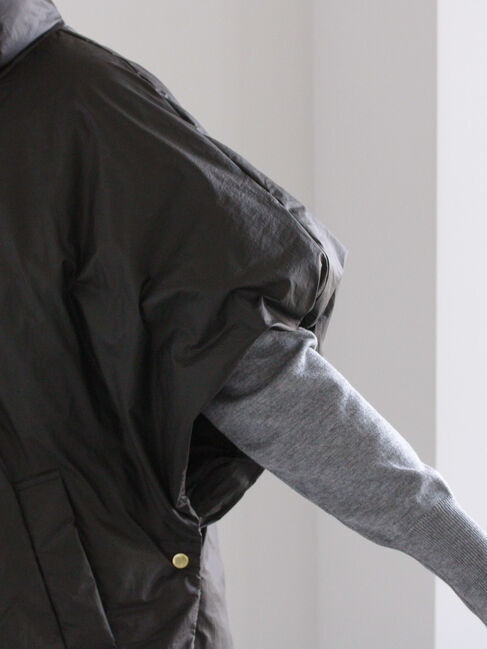 Te chichi「コーティングタフタスリーブレスジャケット」|ダウンベスト・ベスト|