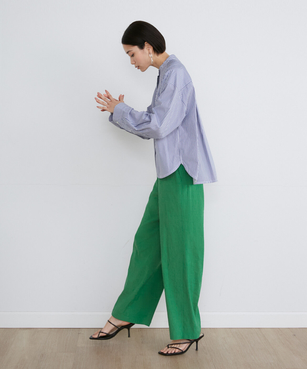 INED「ショート丈バンドカラーシャツ」|シャツ・ブラウス|