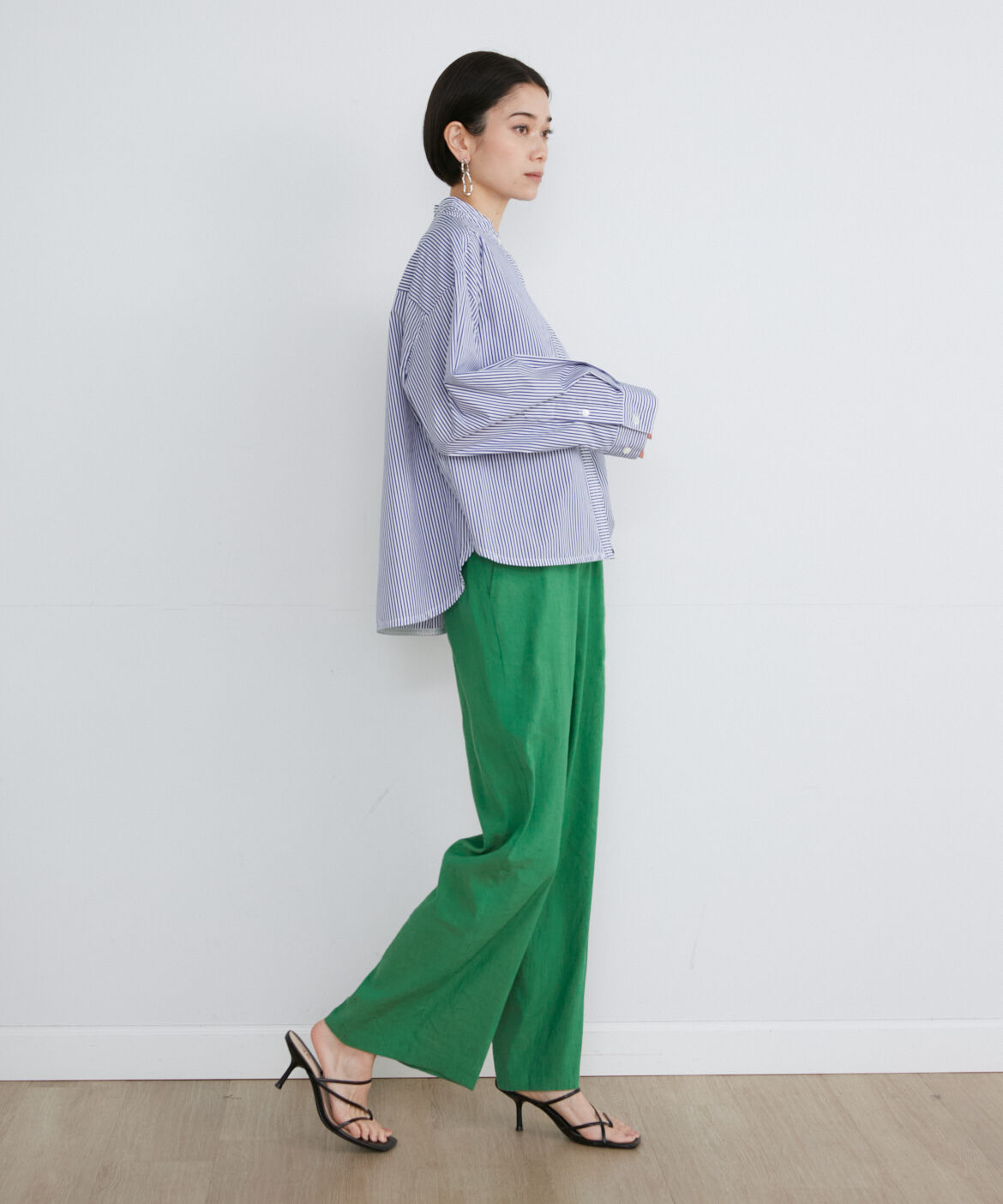 INED「ショート丈バンドカラーシャツ」|シャツ・ブラウス|