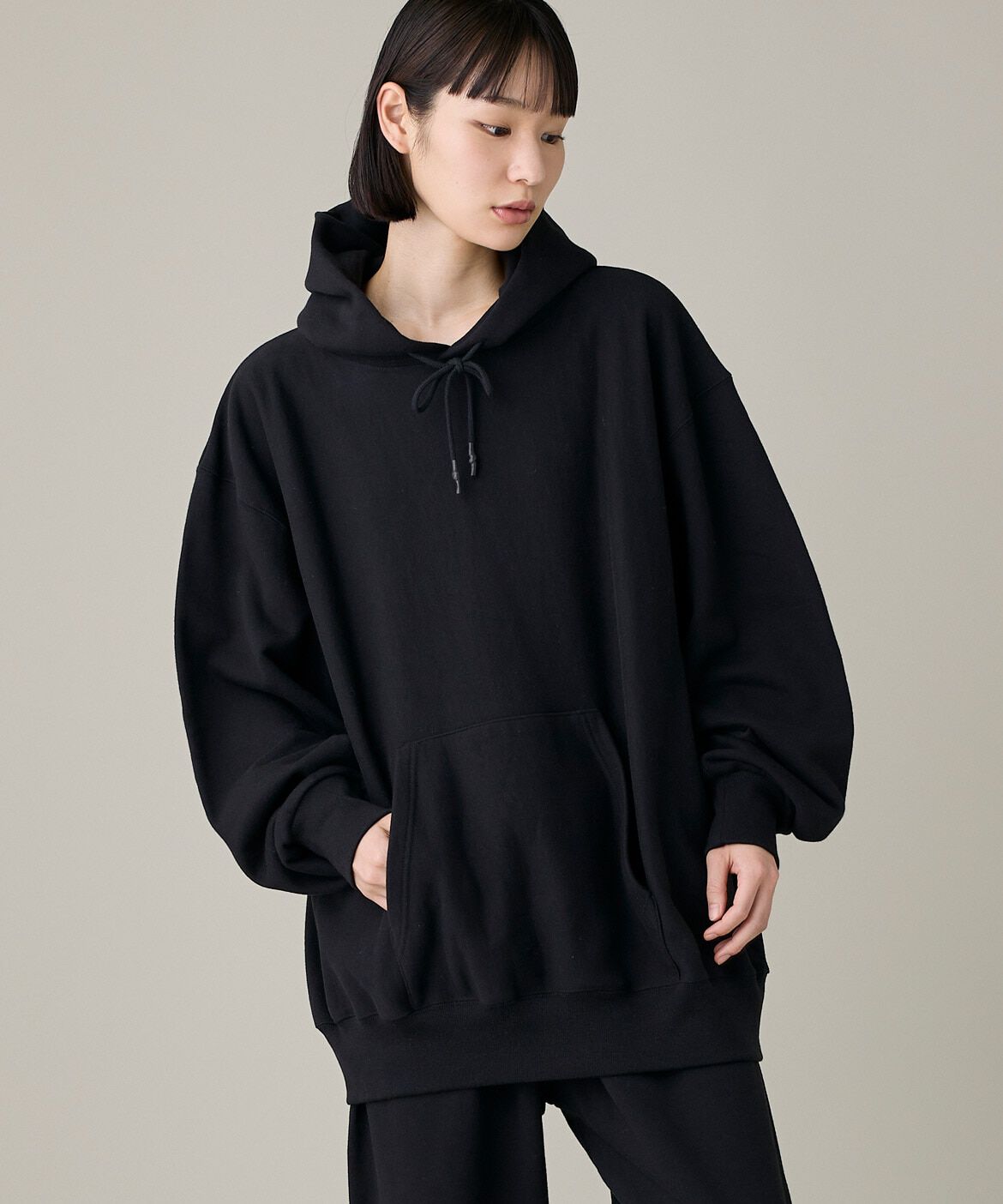 I.T.'S international「《ユニセックス》オーバーサイズ裏毛プルオーバーパーカー」|パーカー|ブラック