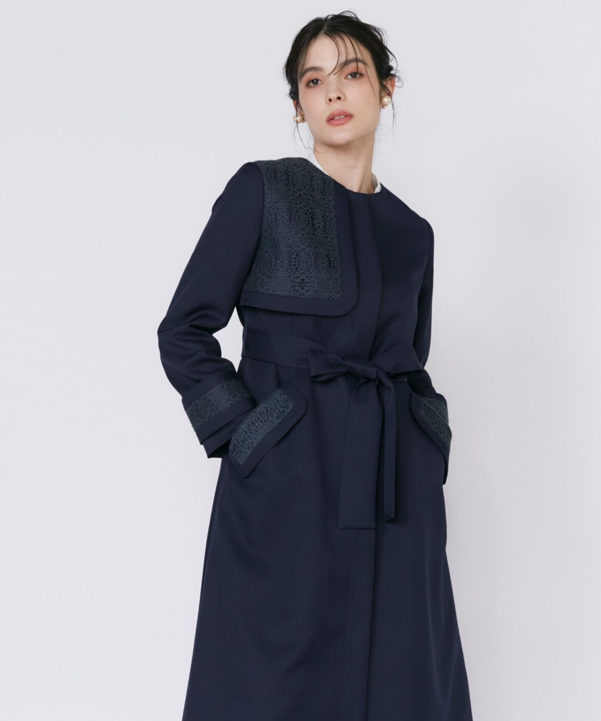 Maglie le cassetto「《大きいサイズ》レースドッキングトレンチコート」|トレンチコート|ネイビー