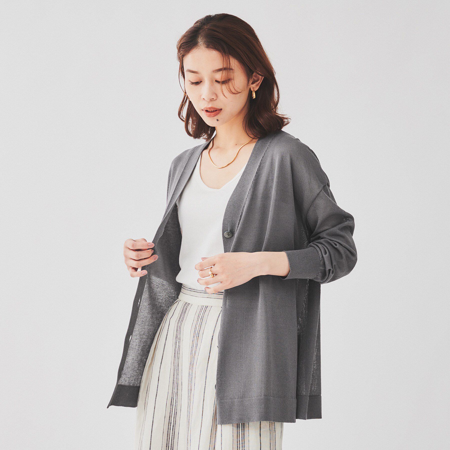 UNTITLED「【ゆったり/ロング丈】シアーVネックカーディガン」|カーディガン|
