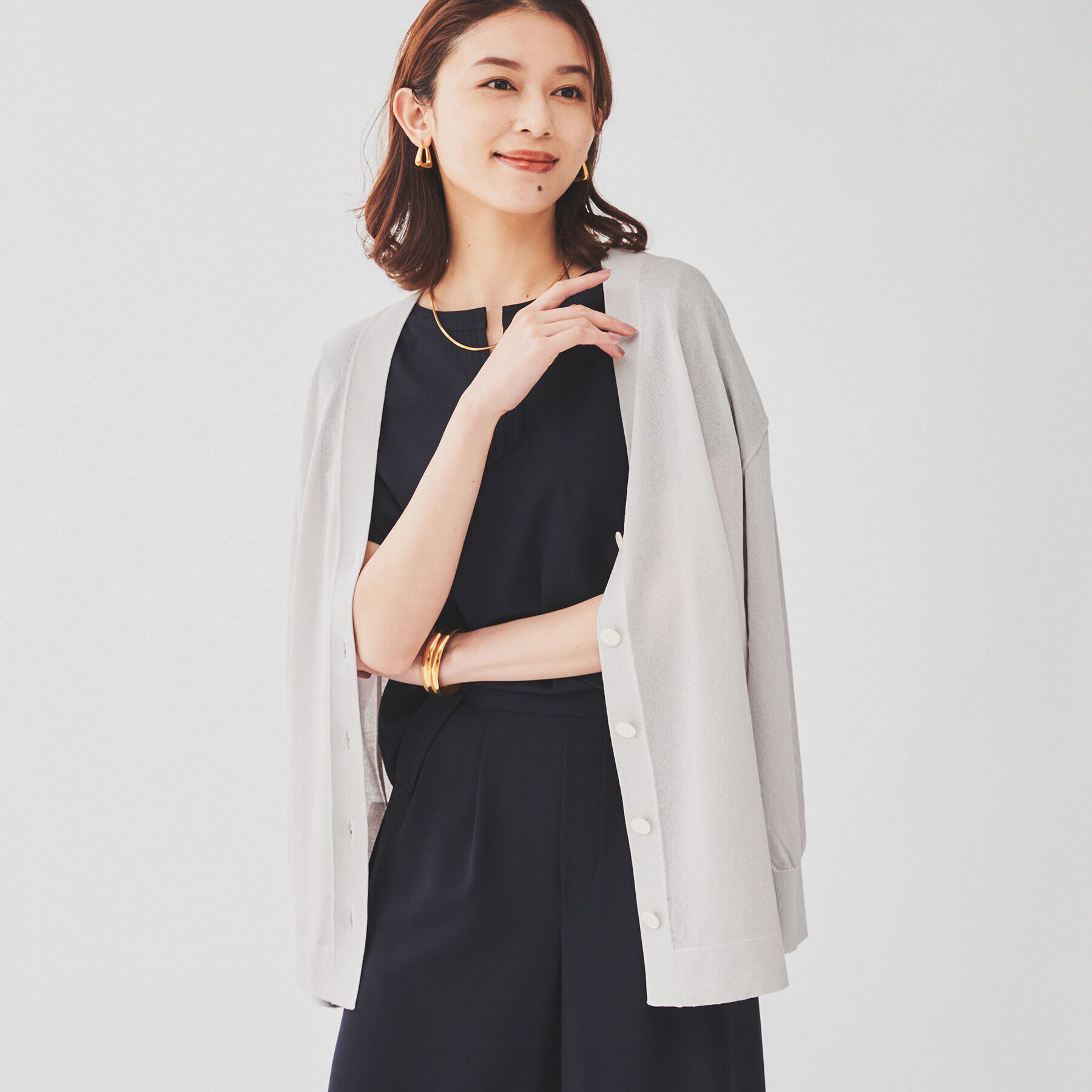 UNTITLED「【ゆったり/ロング丈】シアーVネックカーディガン」|カーディガン|グレージュ(050)