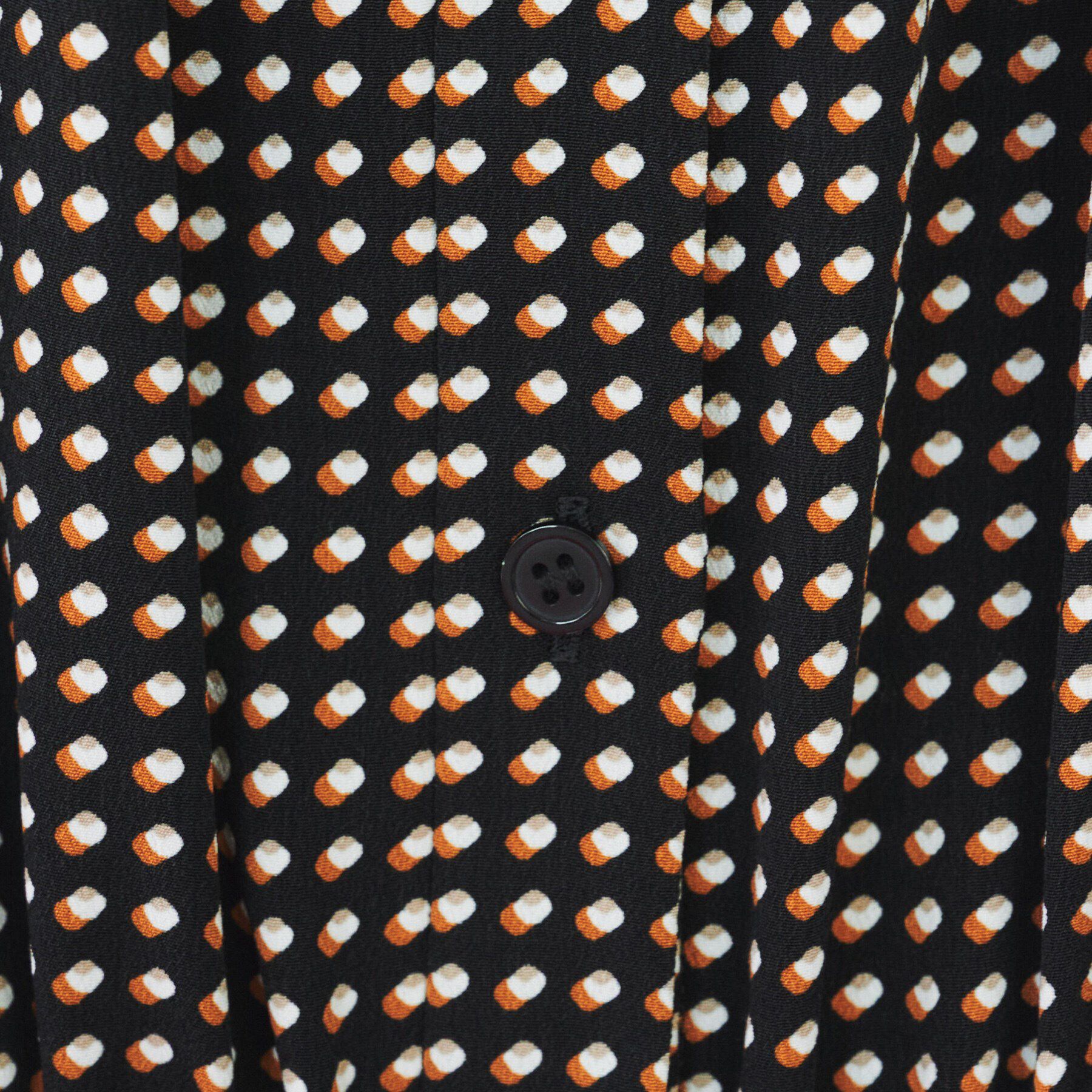 UNTITLED「【前開きボタン/ウエストゴム/ベルト付】変形ドット柄ワンピース」|ワンピース|