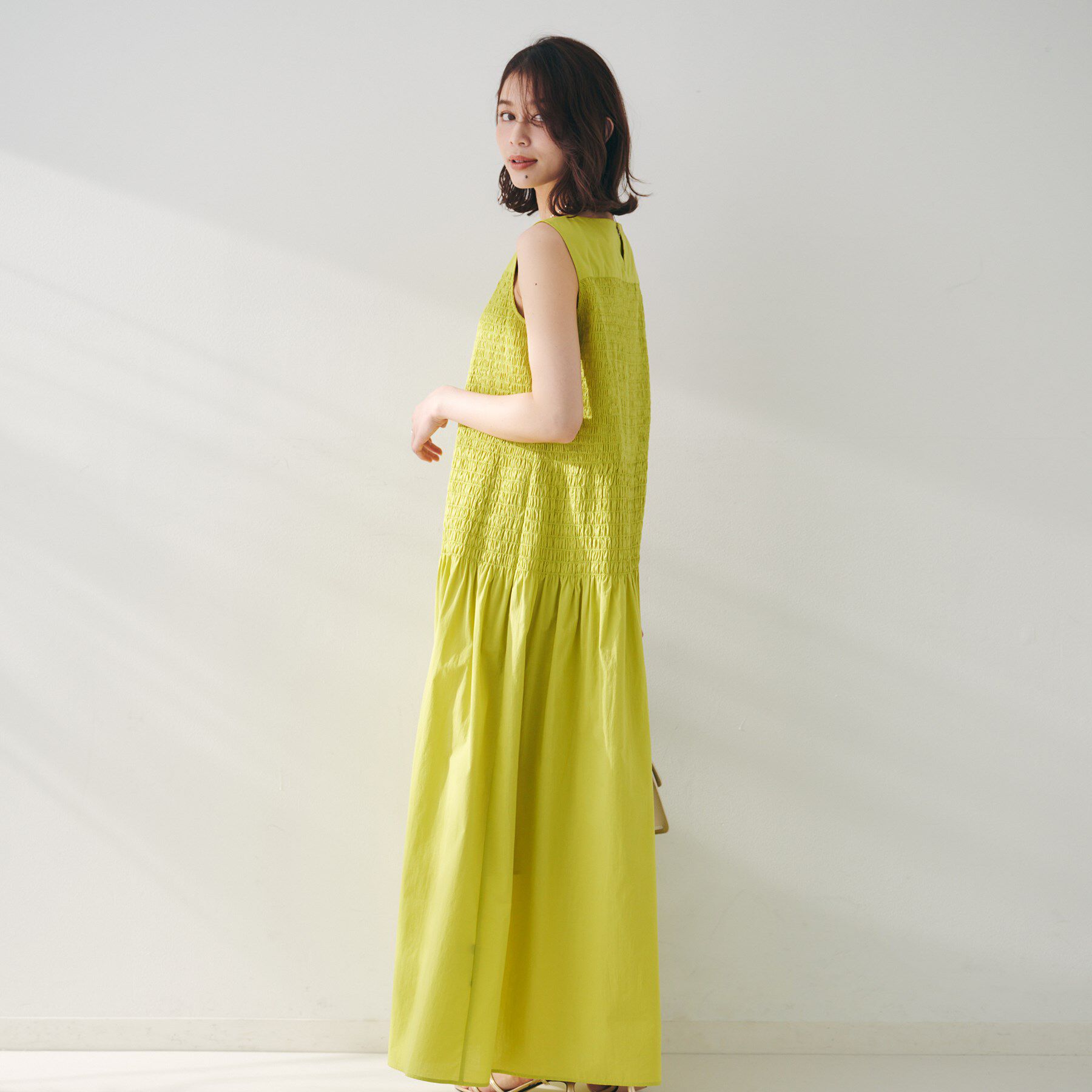 UNTITLED「【コットン100/夏ワンピ/ナロー】シャーリングワンピース」|ワンピース|