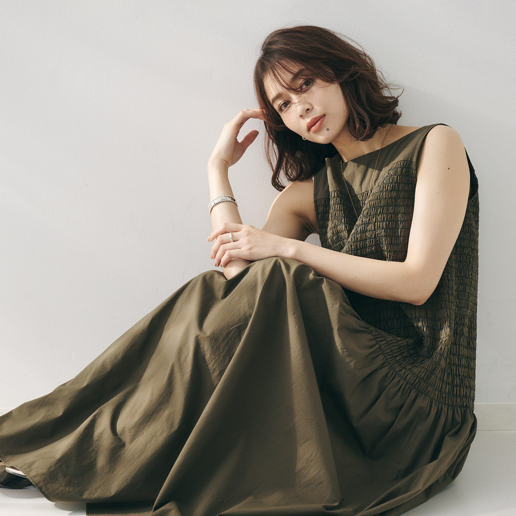 UNTITLED「【コットン100/夏ワンピ/ナロー】シャーリングワンピース」|ワンピース|ブラウン(043)