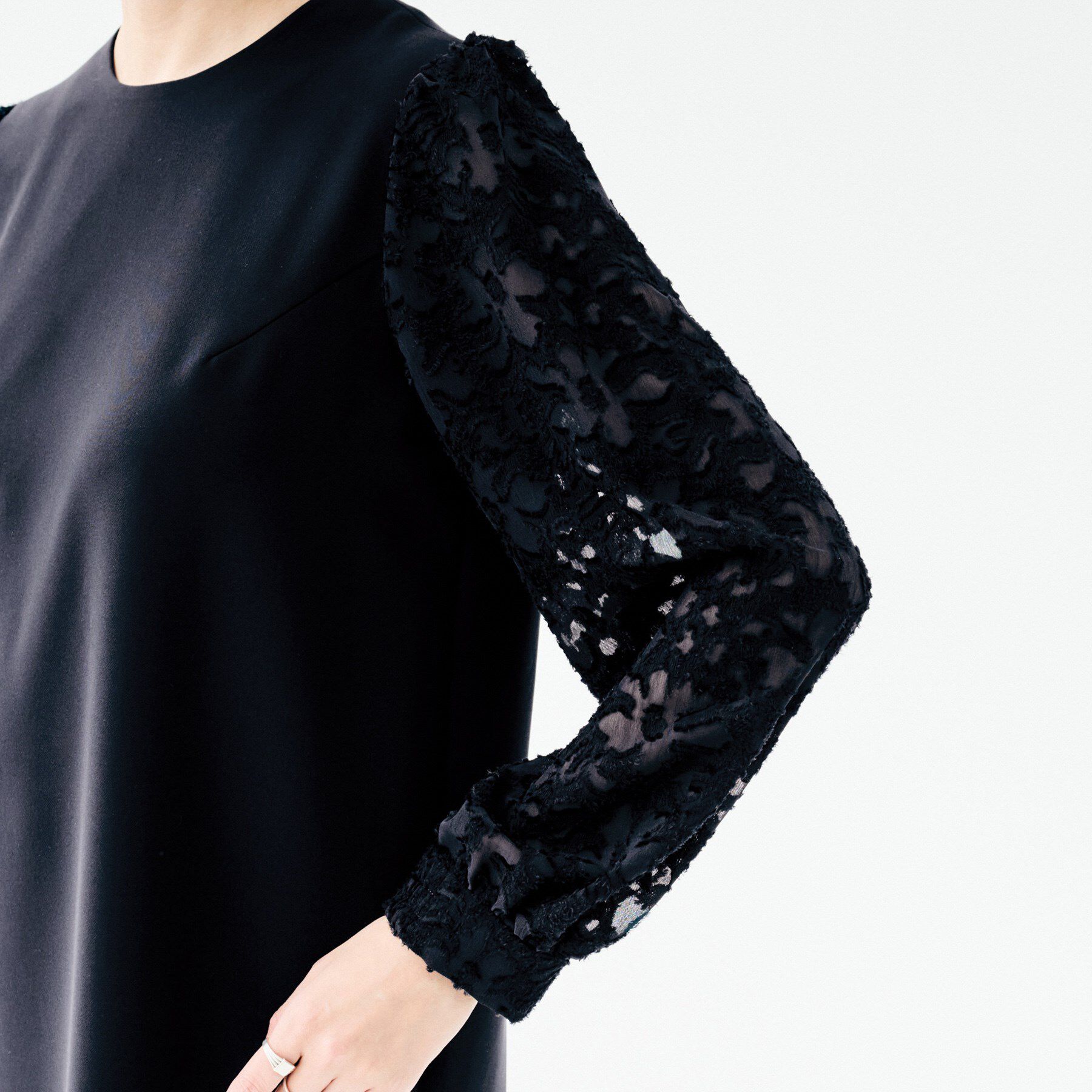 UNTITLED「カットジャカードスリーブ ワンピース」|ワンピース|