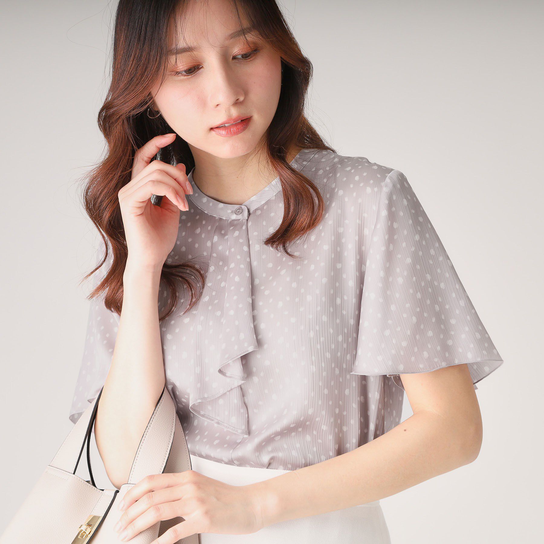 COUP DE CHANCE「【洗える】フリルデザインブラウス」|シャツ・ブラウス|ライトグレー(111